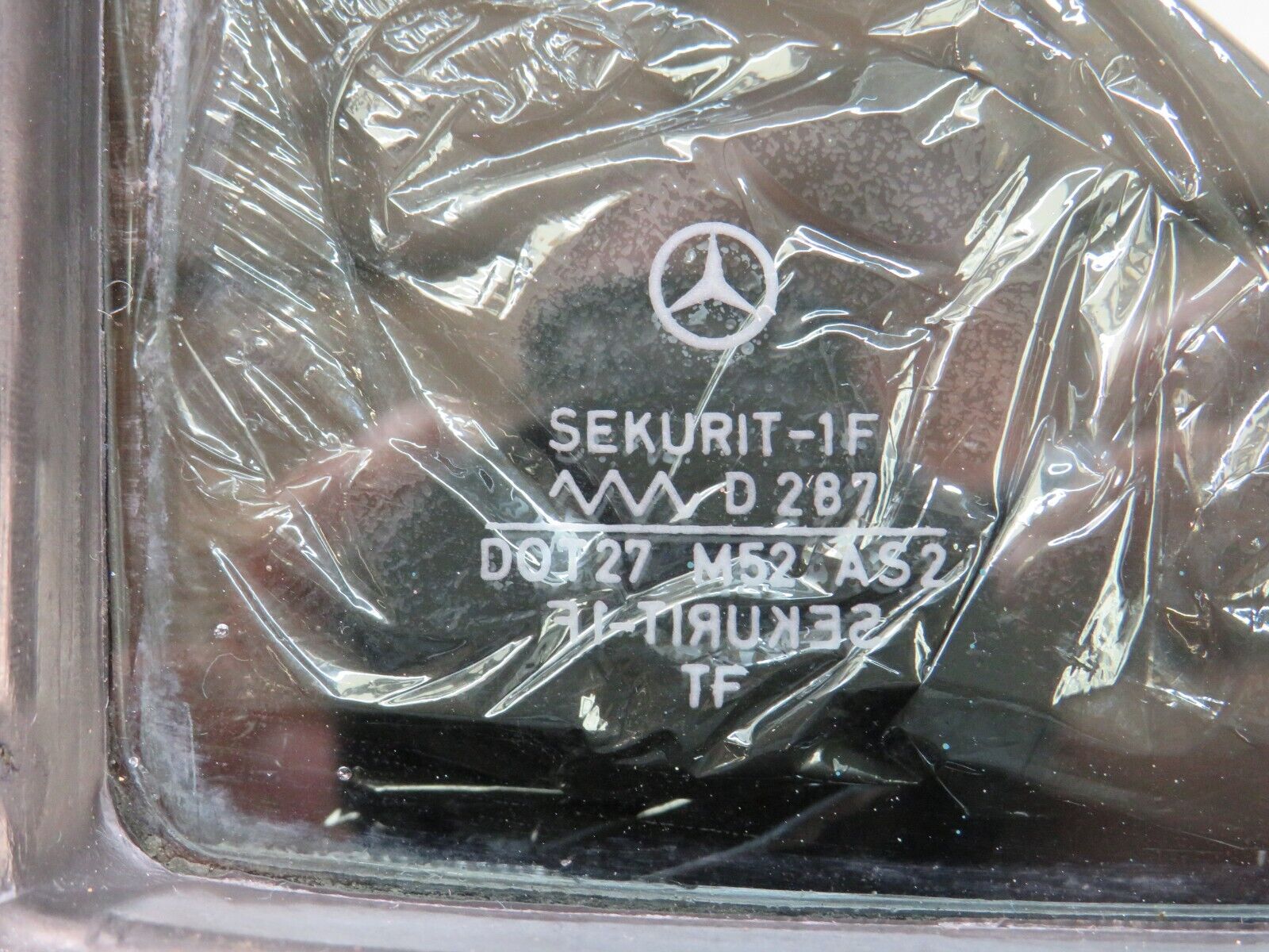 26059 Mercedes-Benz W116 450SE Rear Right Quarter Window Glass