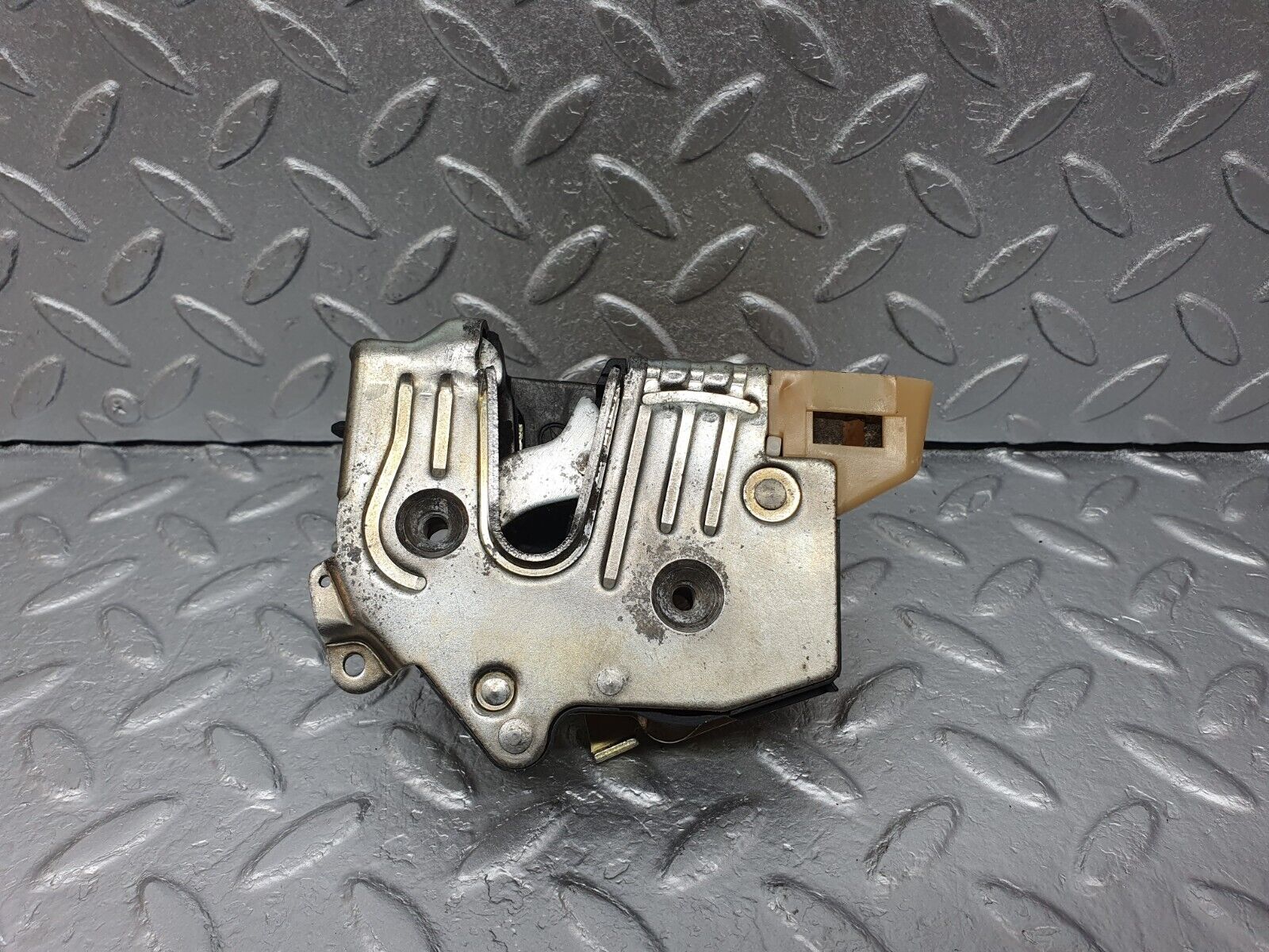 41501 Mercedes-Benz W124 200E Rear Right Door Lock Mechanism