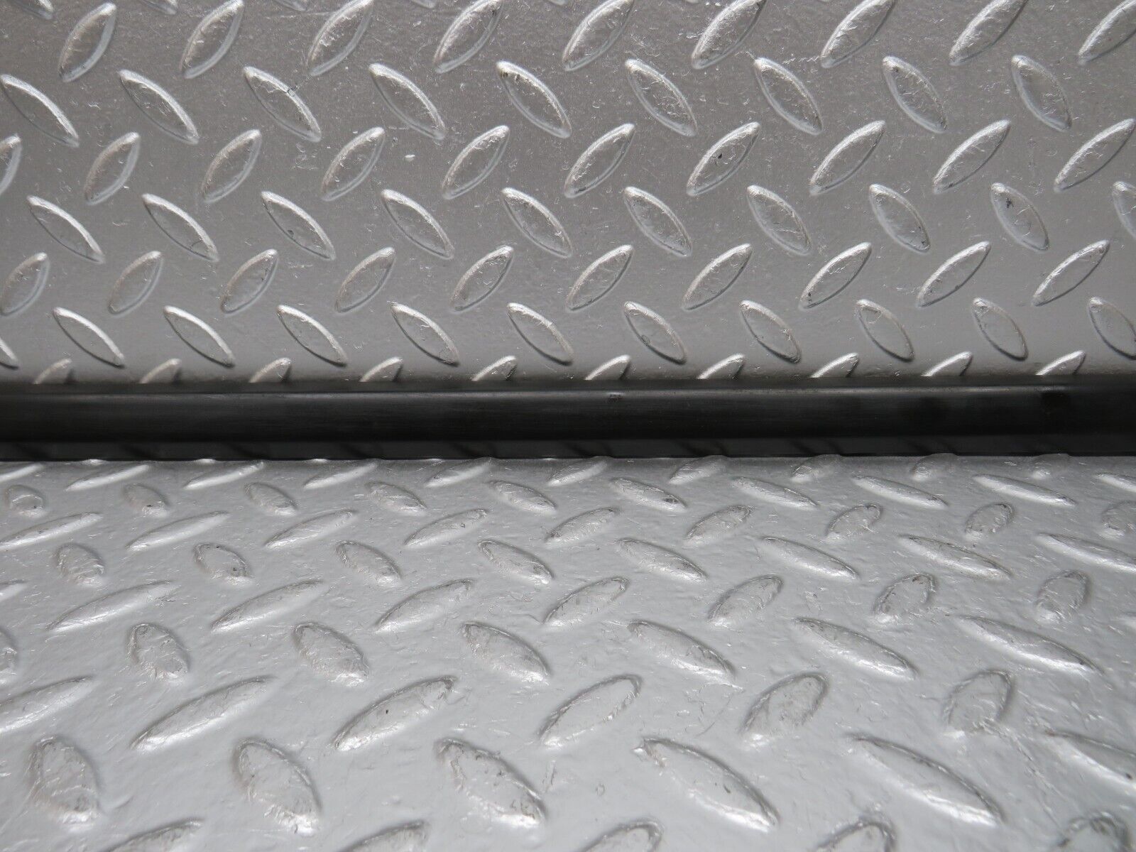 30788 Mercedes-Benz W201 190E 2.0L Front Right Door Centre Moulding Trim