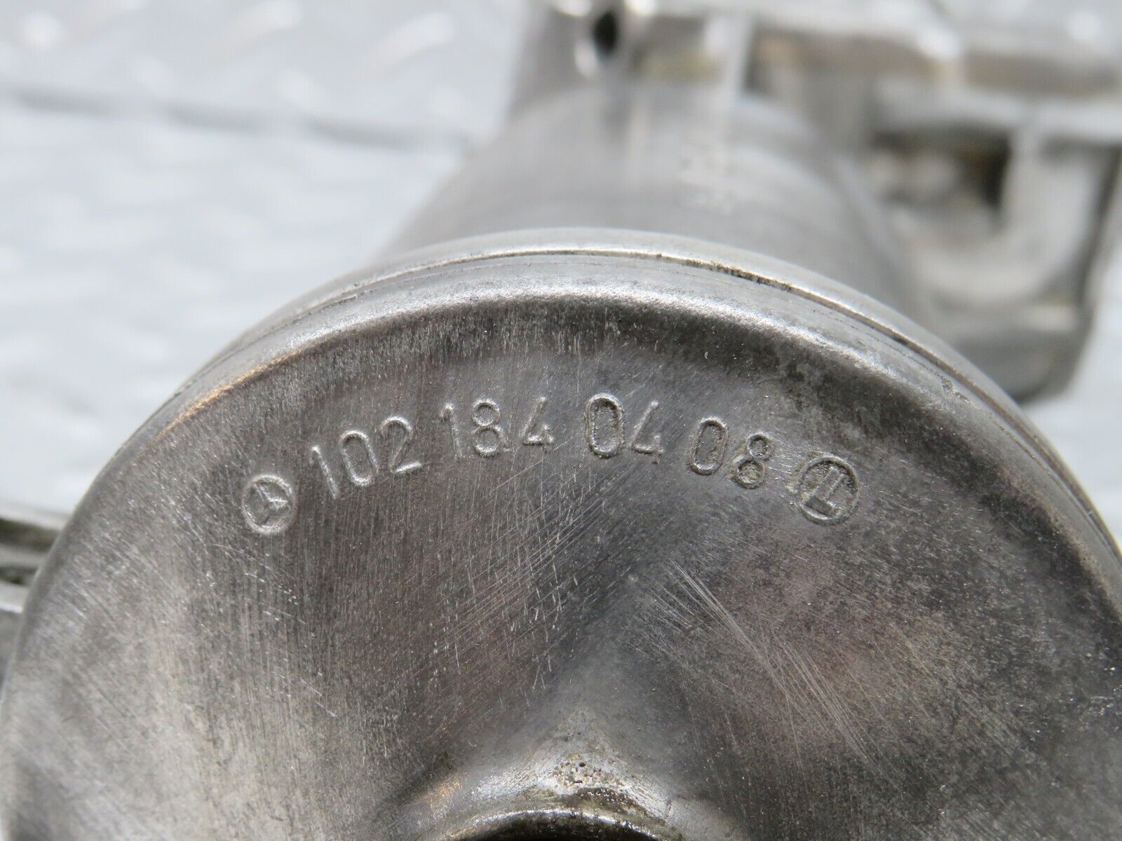 30823 Mercedes-Benz W201 190E 2.0L Oil Filter Housing 1021801211 1021840325