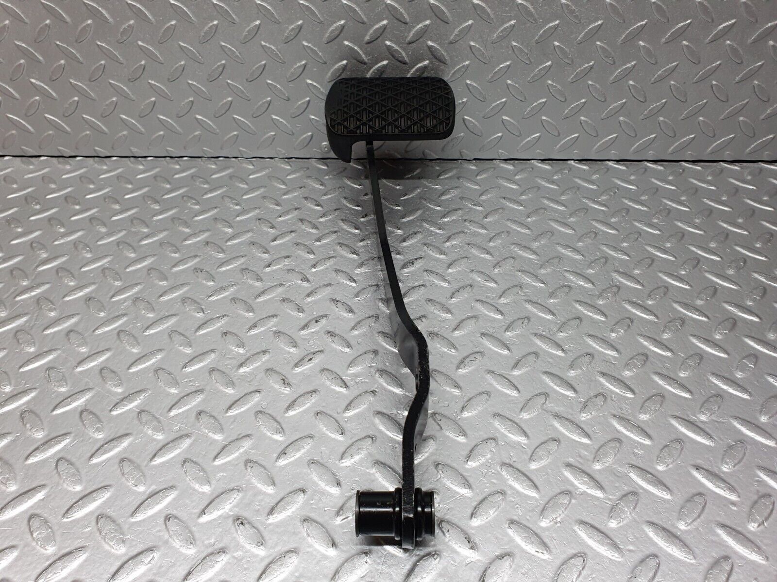 41083 Mercedes-Benz W126 300SE Brake Pedal With Rubber 1232910082