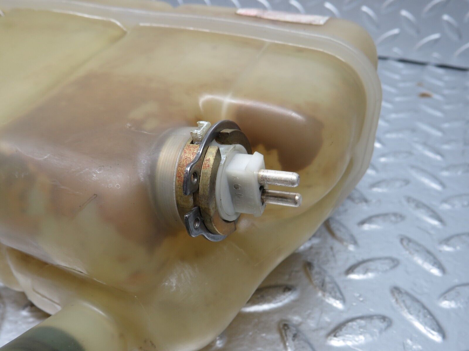 31186 Mercedes-Benz S124 220TE Coolant Reservoir Tank 1245001349 1245000406