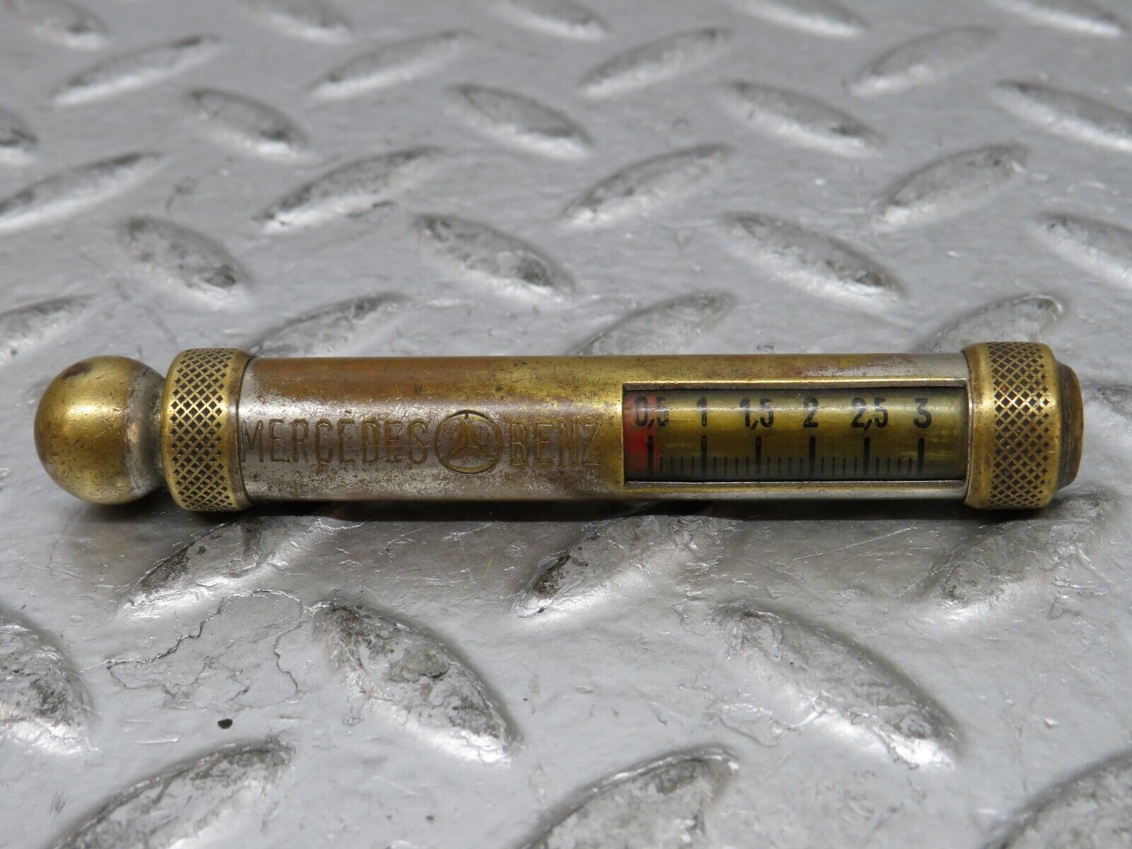 27021 Mercedes-Benz Tyre Pressure Gauge