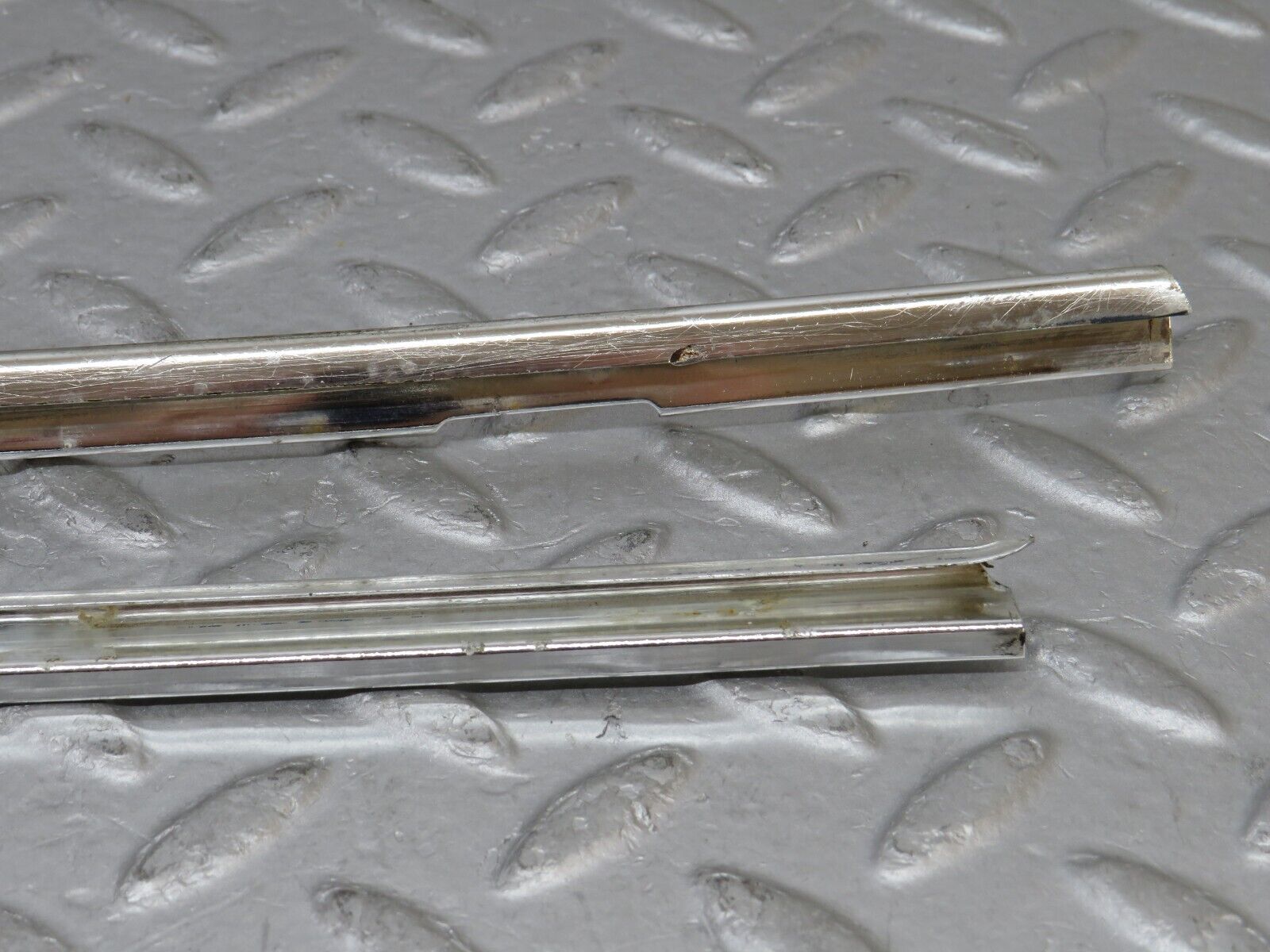 35868 Mercedes-Benz W108 Front Right Door Chrome Trim Pair