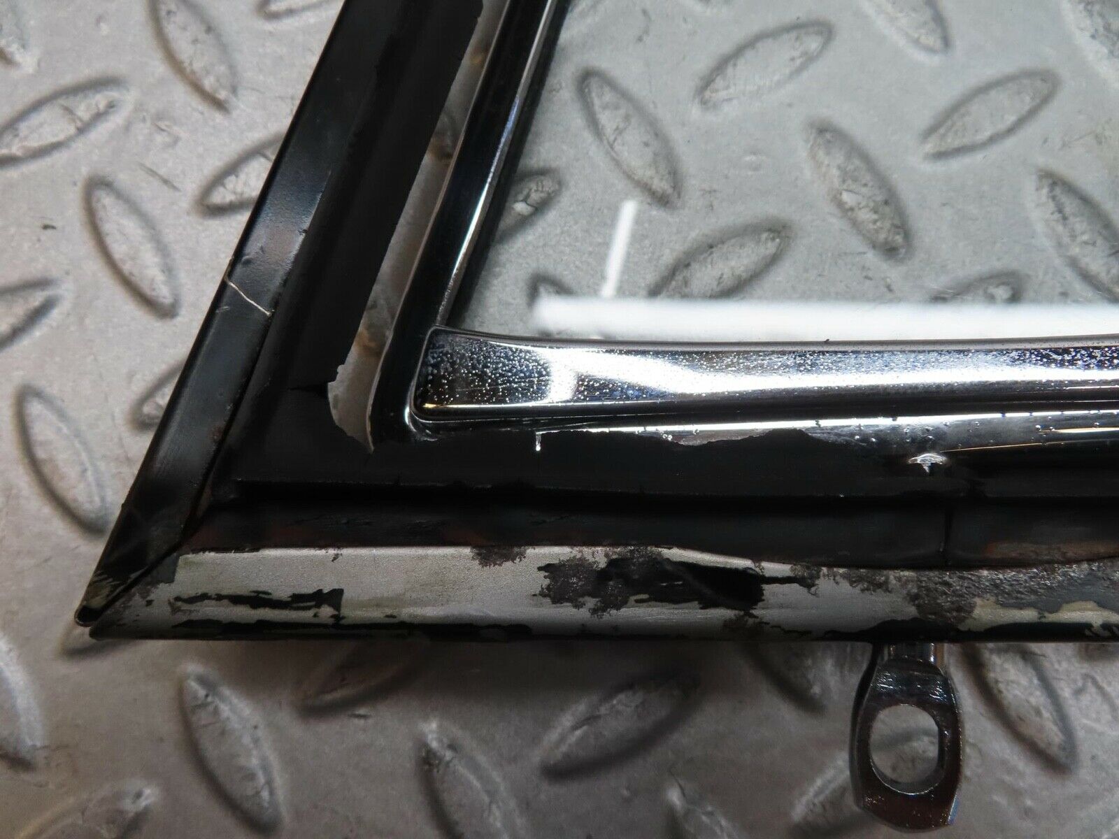 12650 Mercedes-Benz W111 220SE Front Left Quarter Window Glass