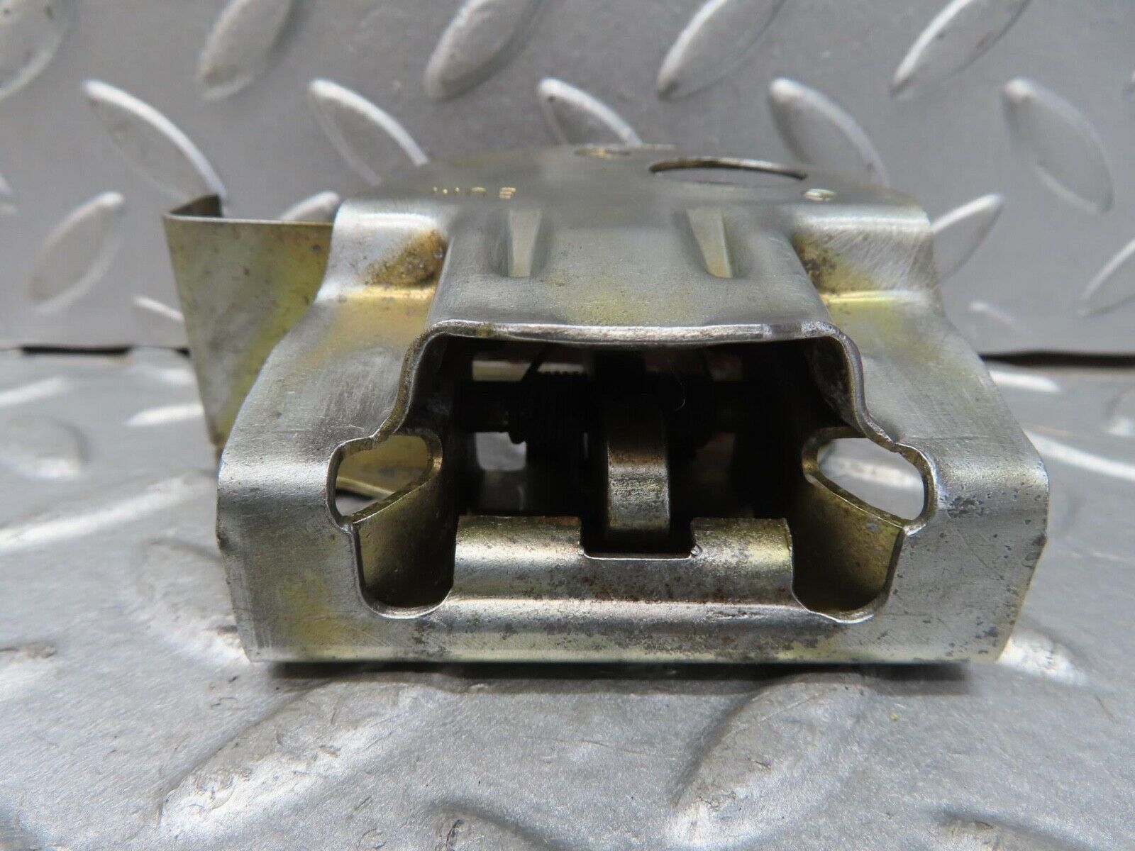 13686 Mercedes-Benz W123 200 Trunk Lock Latch