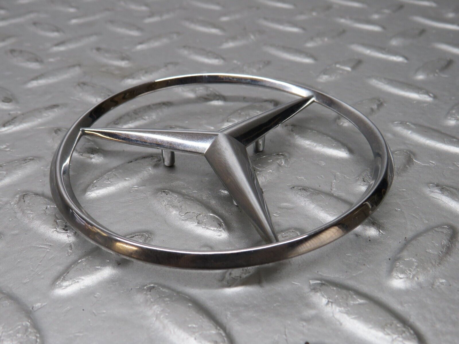 36699 Mercedes-Benz W201 190E 2.0L Chrome Rear Emblem 2017580058