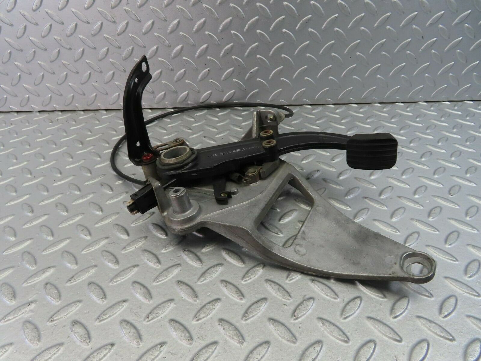 9309 Mercedes-Benz C124 300CE Coupe Parking Brake Pedal 1244270801