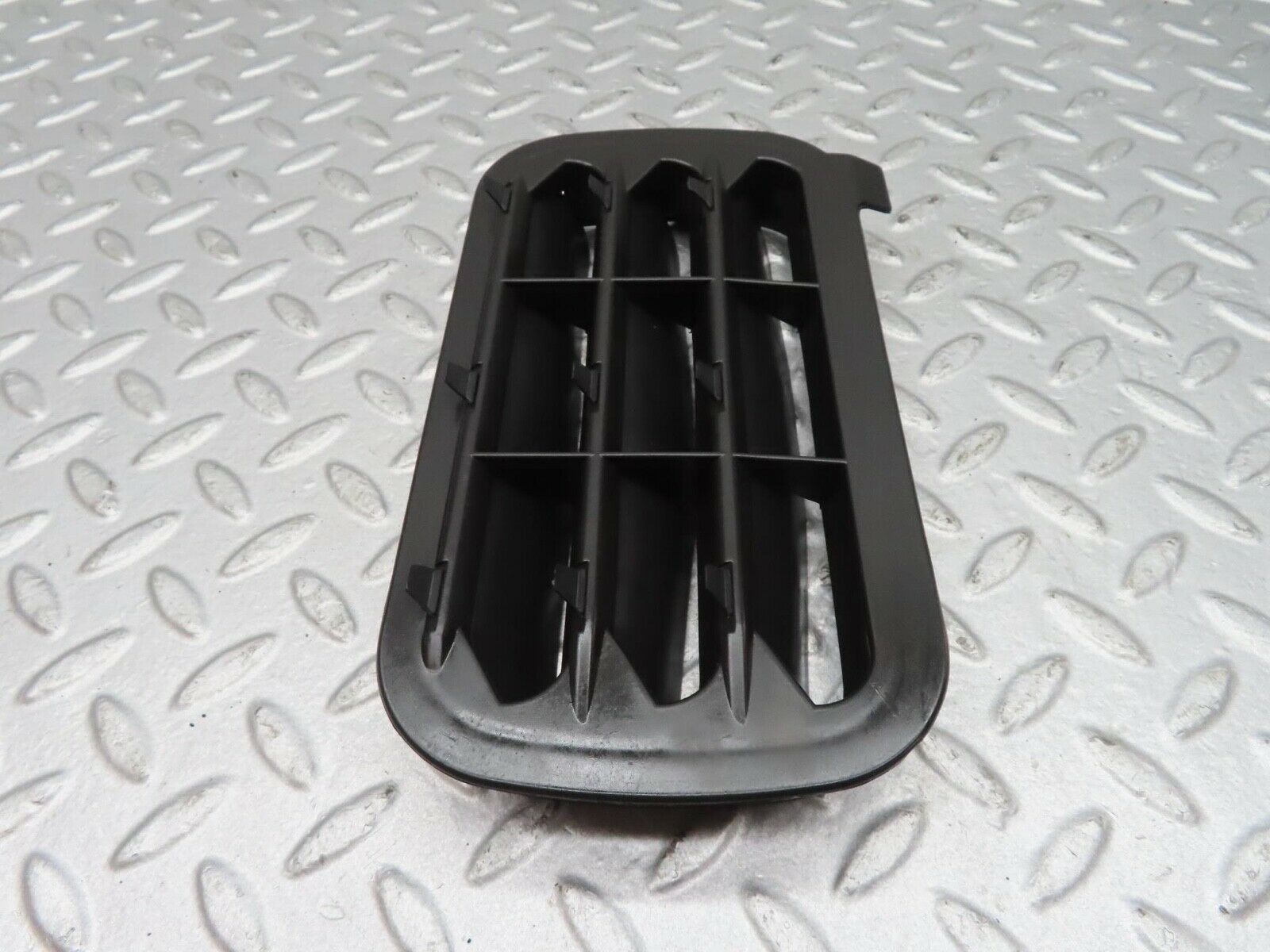16201 Mercedes-Benz W124 260E Rear Air Intake Vent 1248370230