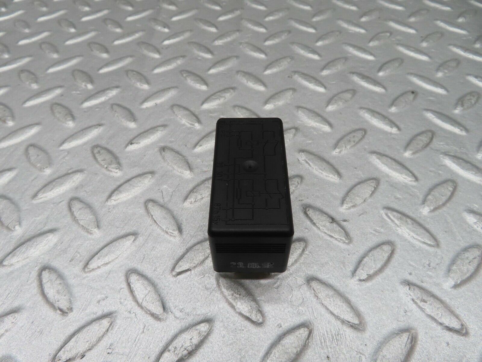 11946 Mercedes-Benz R129 300SL Coupe Engine Auxiliary Fan Relay 0015428219