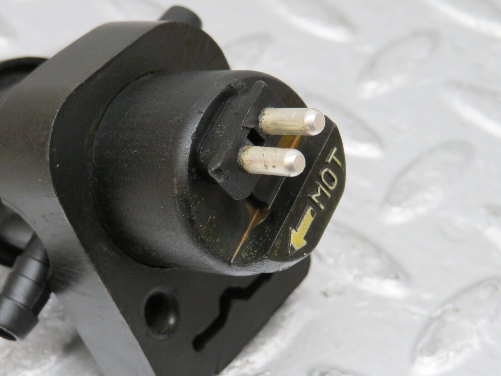 37756 Mercedes-Benz A124 320E Cabriolet Fuel Regeneration Vacuum Valve 0011408060 1201411240