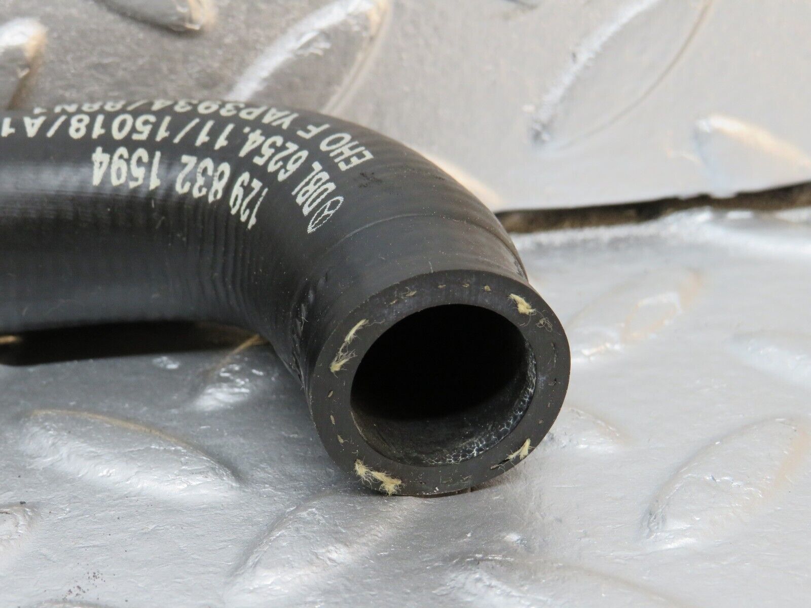 39747 Mercedes-Benz R129 320SL Coupe Heater Coolant Hose Pipe 1298321594