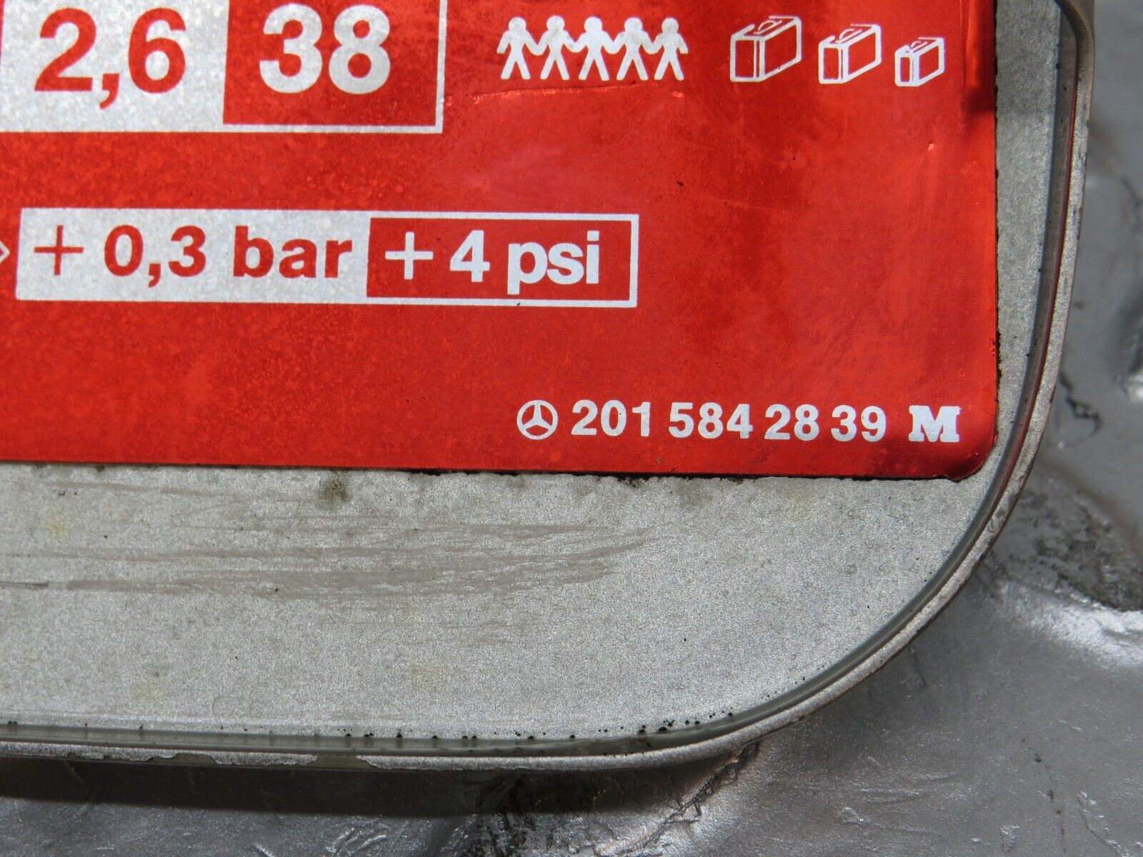 31720 Mercedes-Benz W201 190LE 1.8L Fuel Tank Flap Cap 2015842839