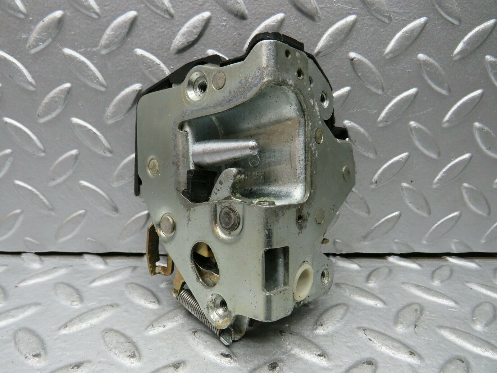 21983 Mercedes-Benz S123 280TE Front Left Door Lock Mechanism 1237230108