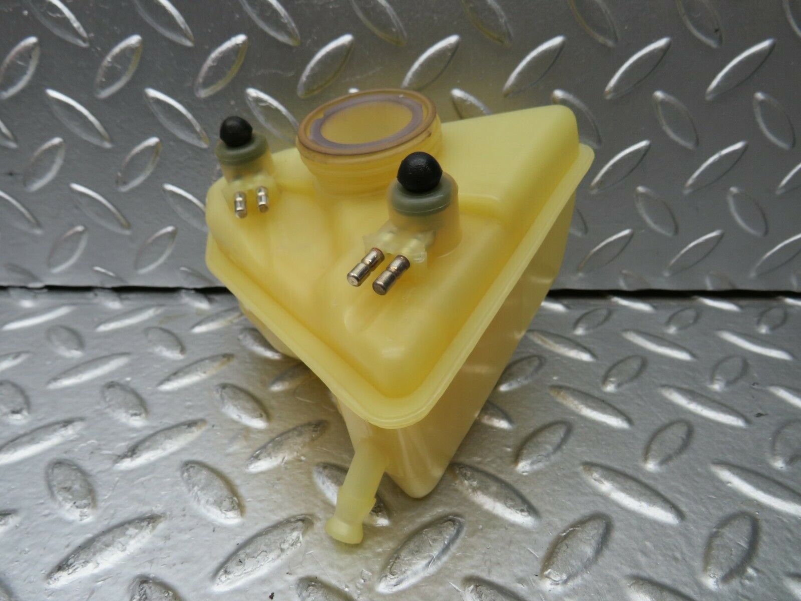 23064 Mercedes-Benz C123 230CE Coupe Brake Fluid Reservoir Tank Without Cap