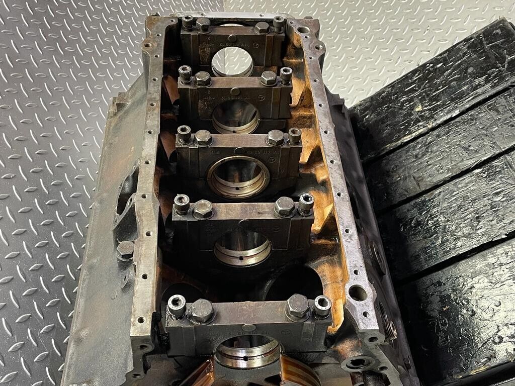 0205 Mercedes-Benz W116 350SE Engine Block M116.985 1160111001