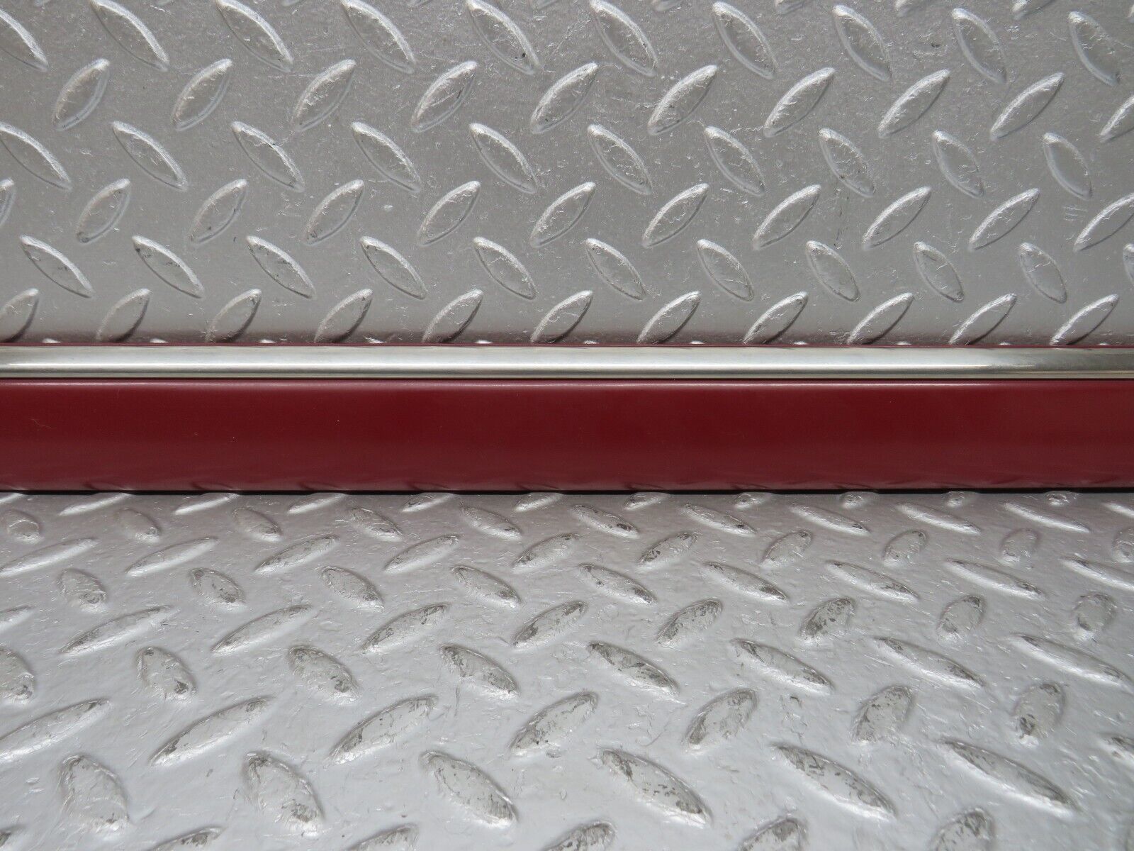 33489 Mercedes-Benz W202 C180 Front Right Door Centre Moulding Trim 2026903062