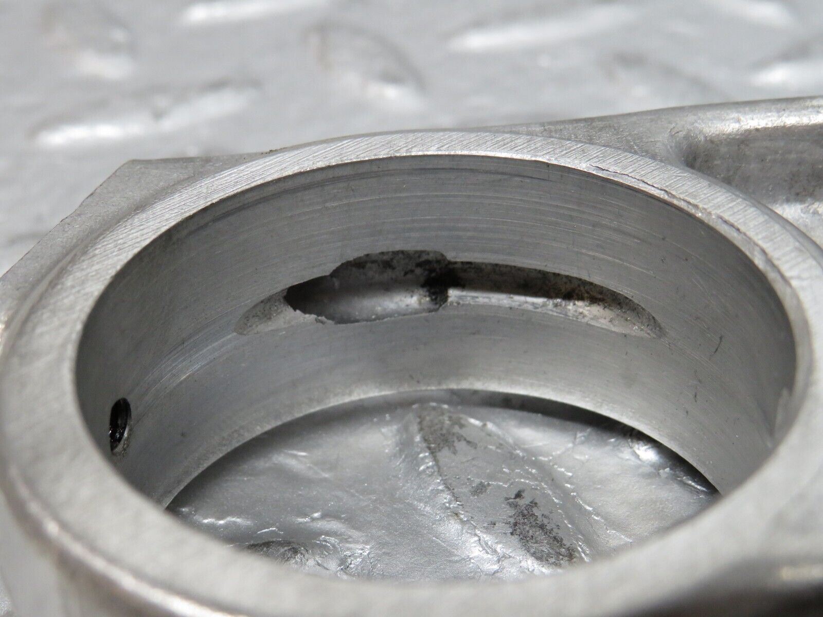 0257 Mercedes-Benz W123 220D Camshaft Tower Bearing 6210511216