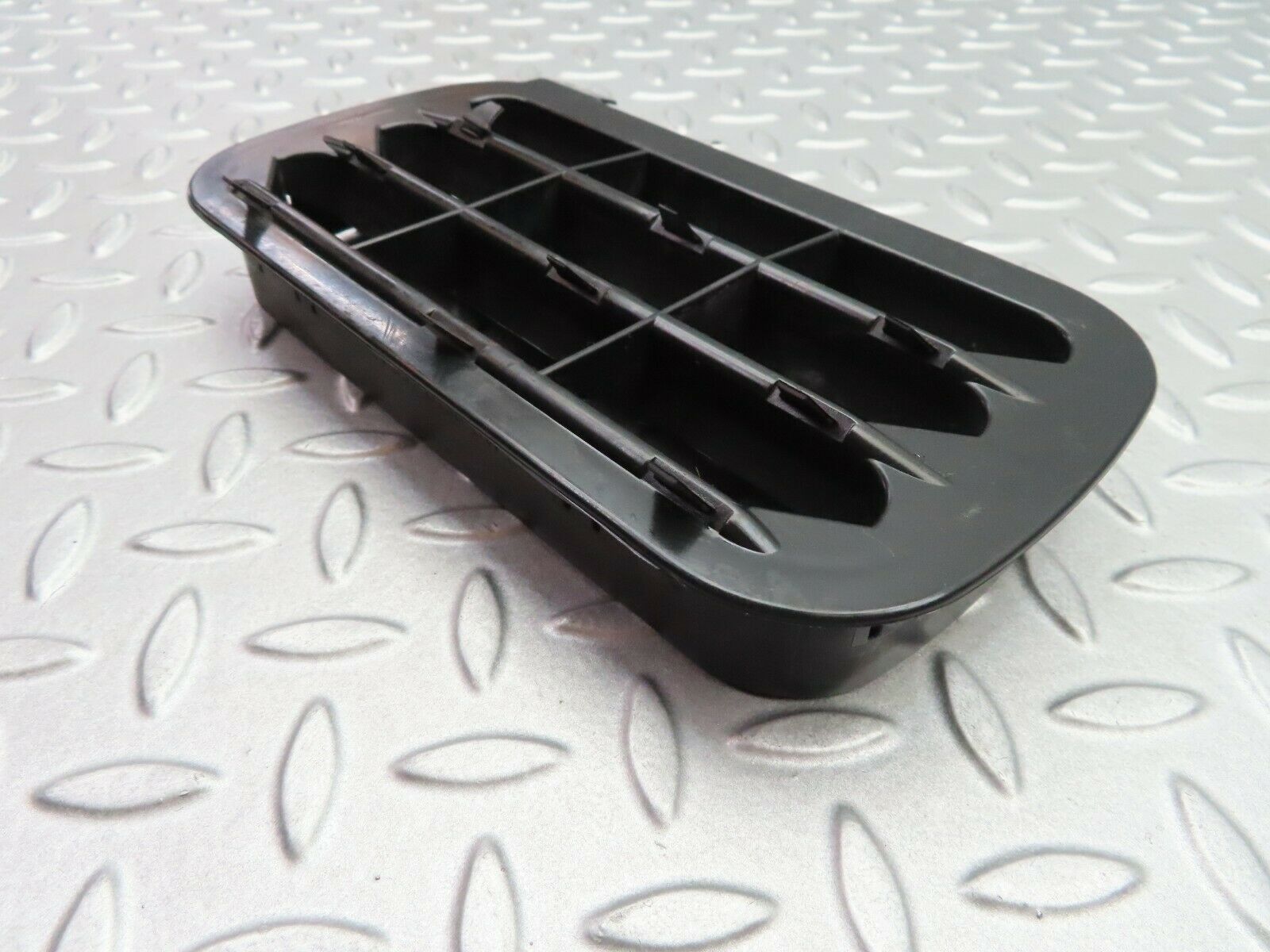 5580 Mercedes-Benz W124 230E Rear Air Intake Vent Right 1248370230