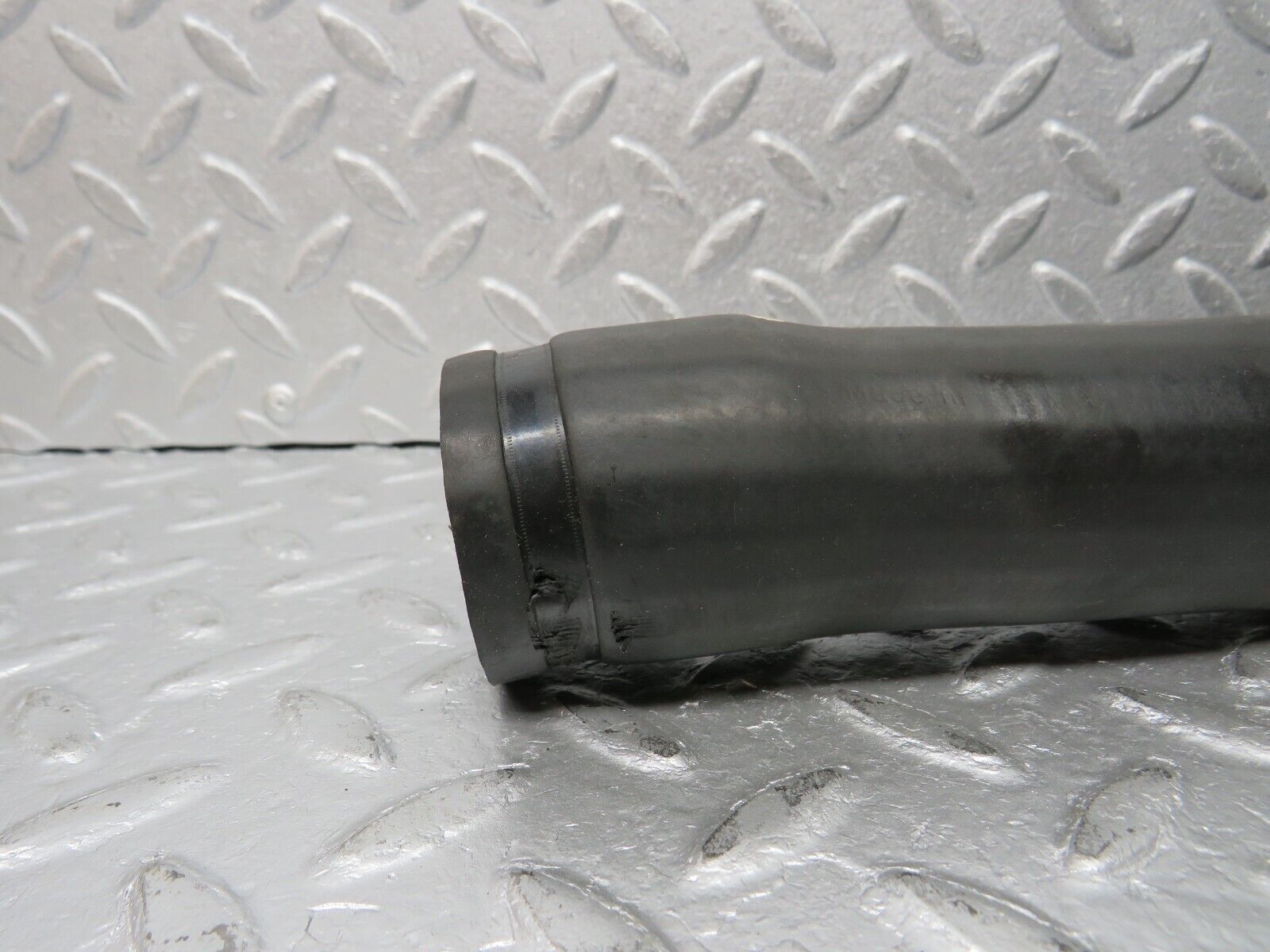 39589 Mercedes-Benz R129 320SL Coupe Radiator Upper Hose Pipe 1295012382