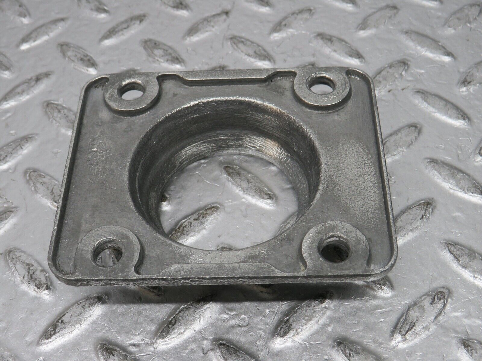 0400 Mercedes-Benz W120 180D Ponton Thermostat Housing Cover