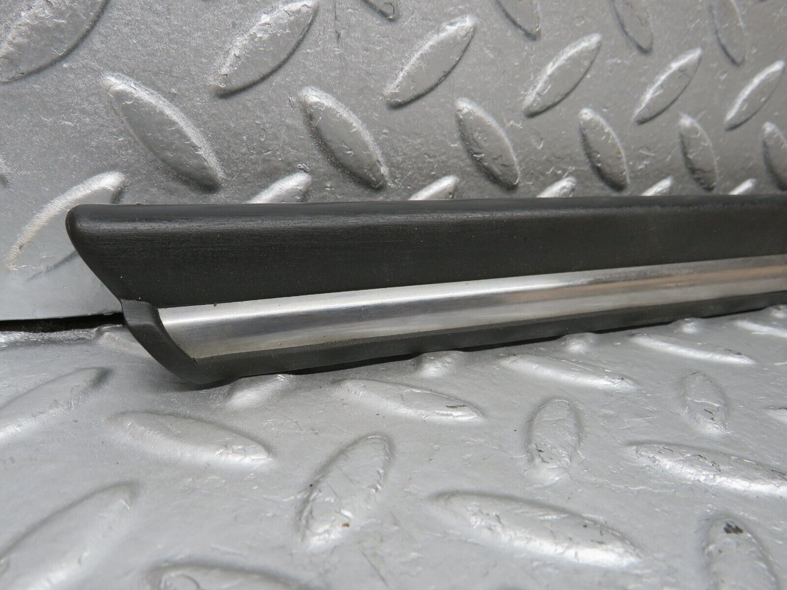 40126 Mercedes-Benz R107 350SL Front Left Fender Wing Lower Trim