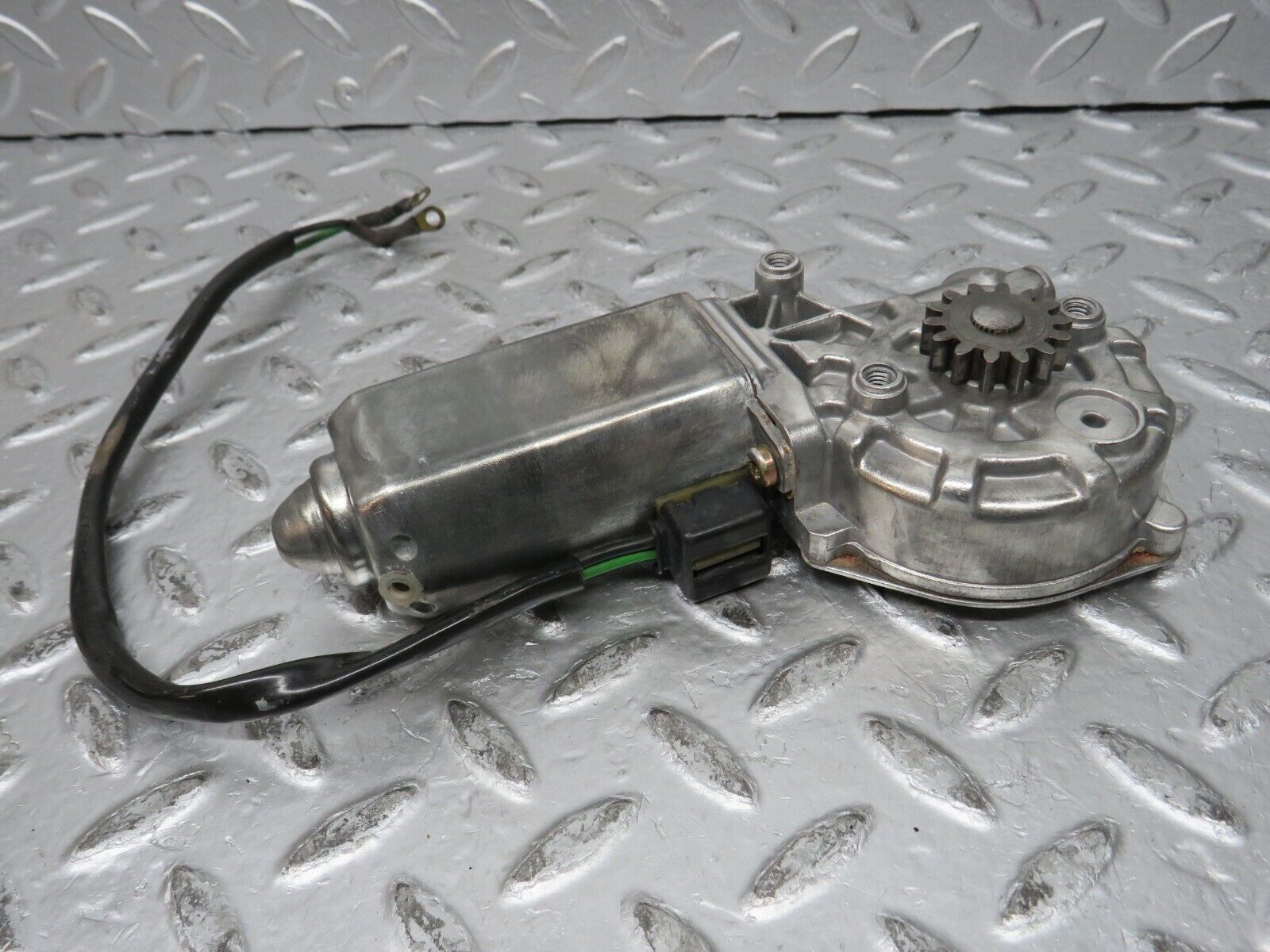 32027 Mercedes-Benz W123 230E Front Left Window Regulator Motor 0130821018