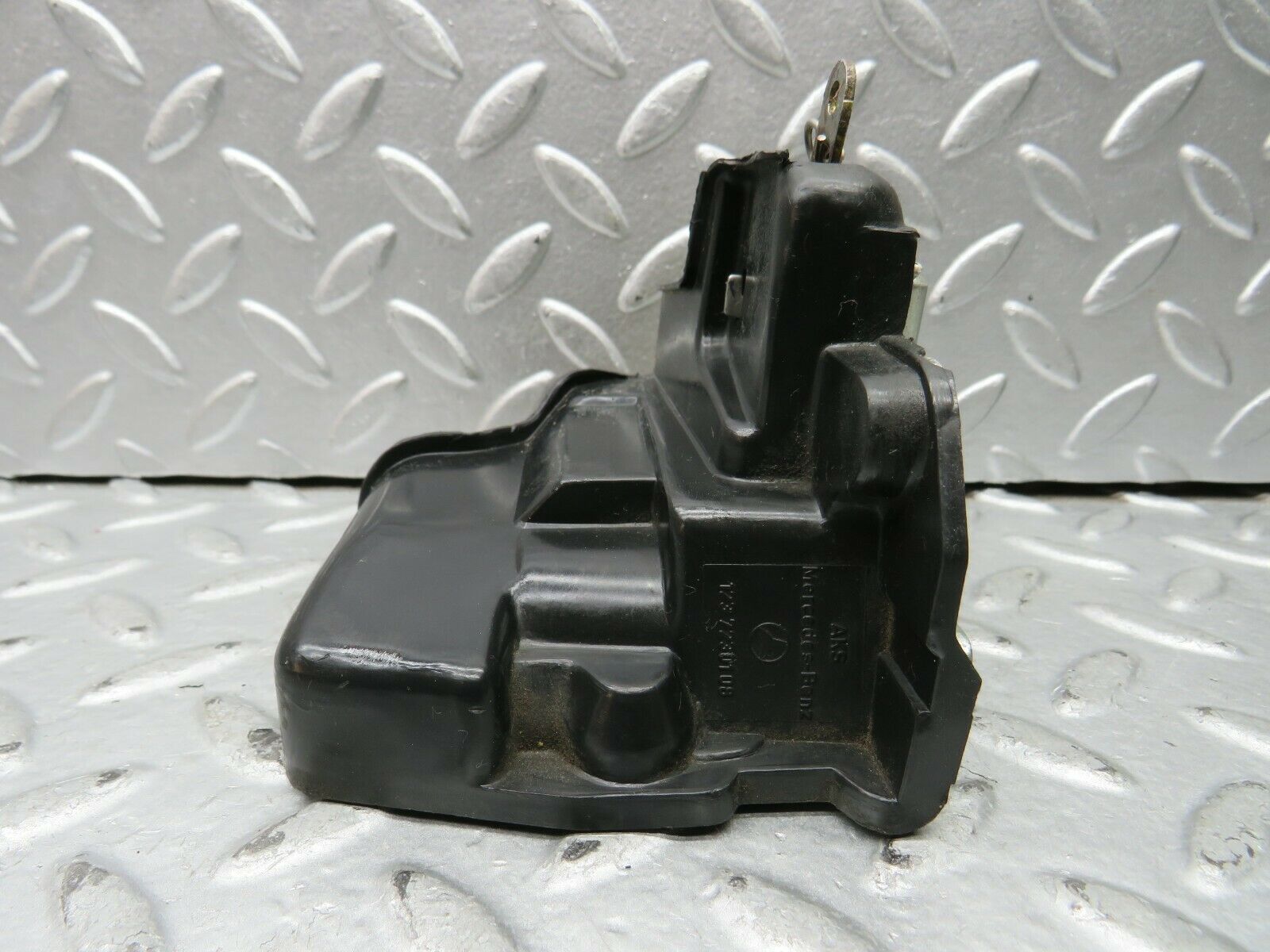 21983 Mercedes-Benz S123 280TE Front Left Door Lock Mechanism 1237230108