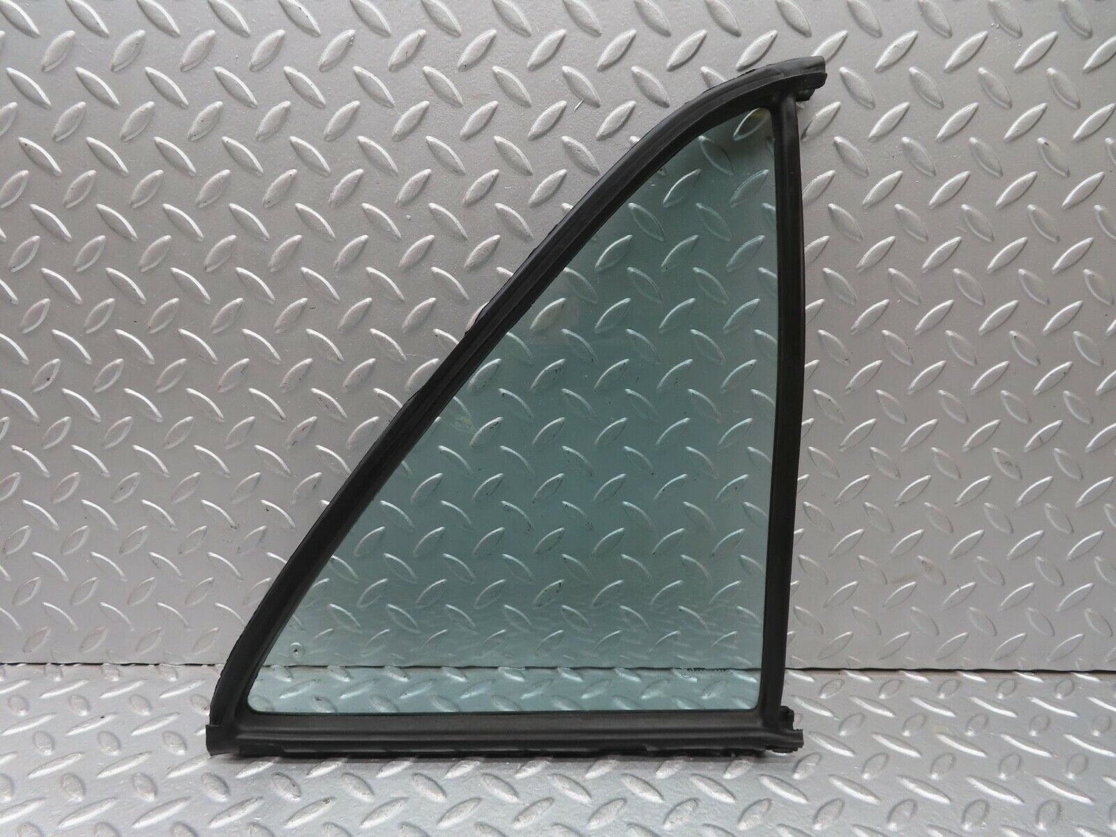 13543 Mercedes-Benz W123 200 Rear Right Quarter Window 1237350224