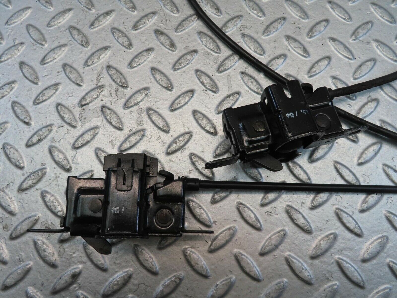 11313 Mercedes-Benz W221 S320 Bonnet Cable With Lock Latch Catch