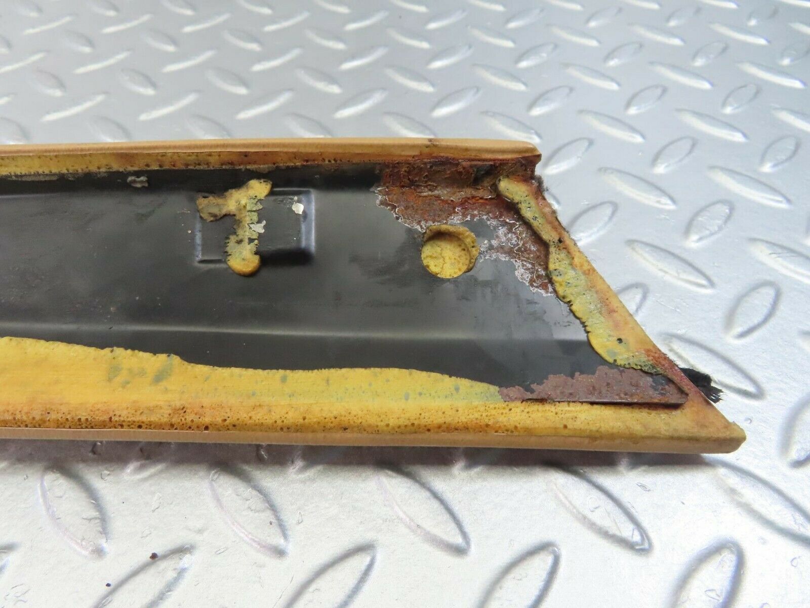 10684 Mercedes-Benz W123 230E A Pillar Cover Left Side