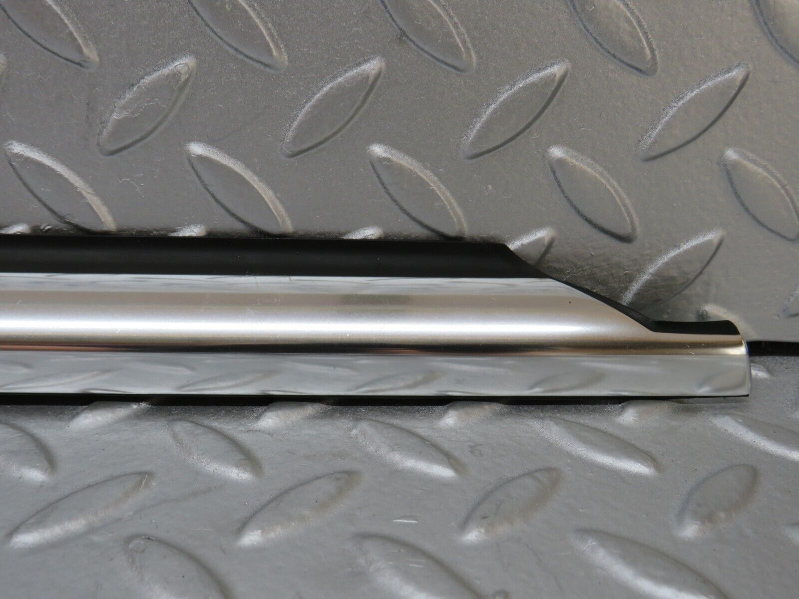 35262 Mercedes-Benz W221 Rear Left Door Window Chrome Trim