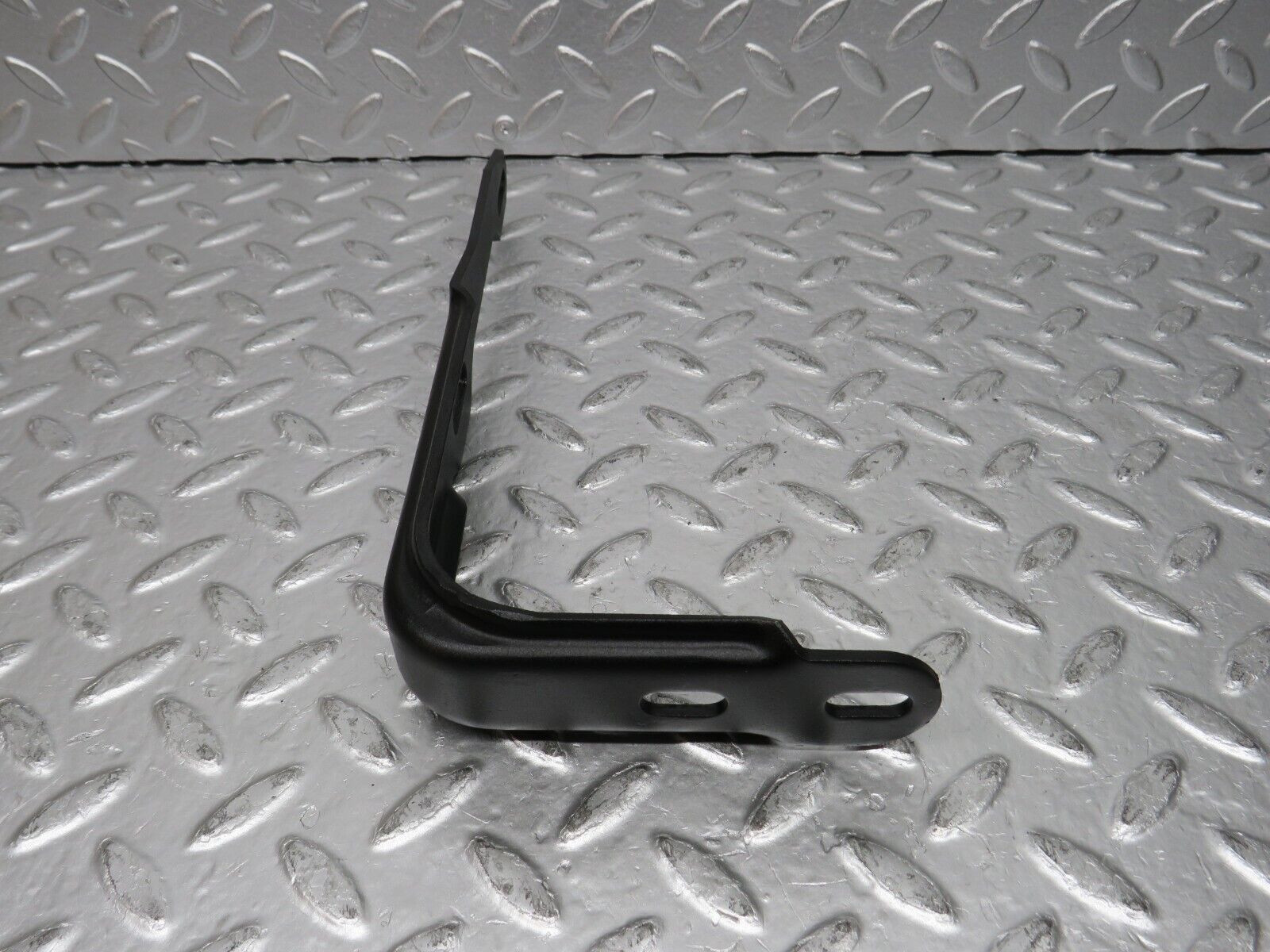 31492 Mercedes-Benz S124 220TE Wagon Exhaust Bracket