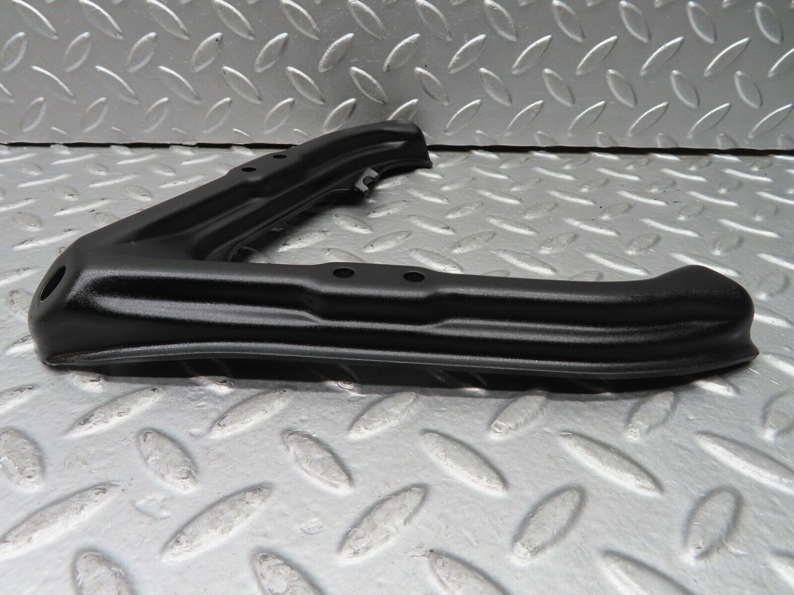 21288 Mercedes-Benz W123 230E Air Intake Manifold Bracket