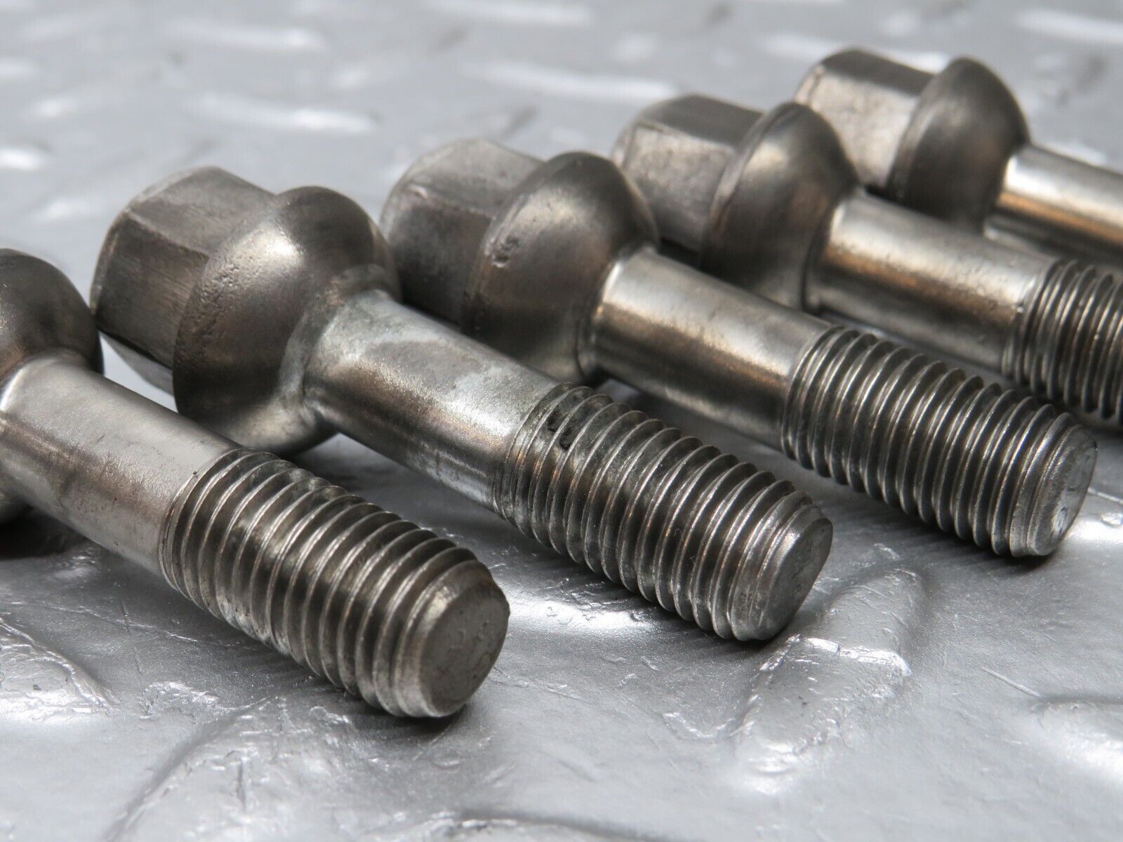 32640 Mercedes-Benz 5x Alloy Wheel Lug Bolt M12x1.5