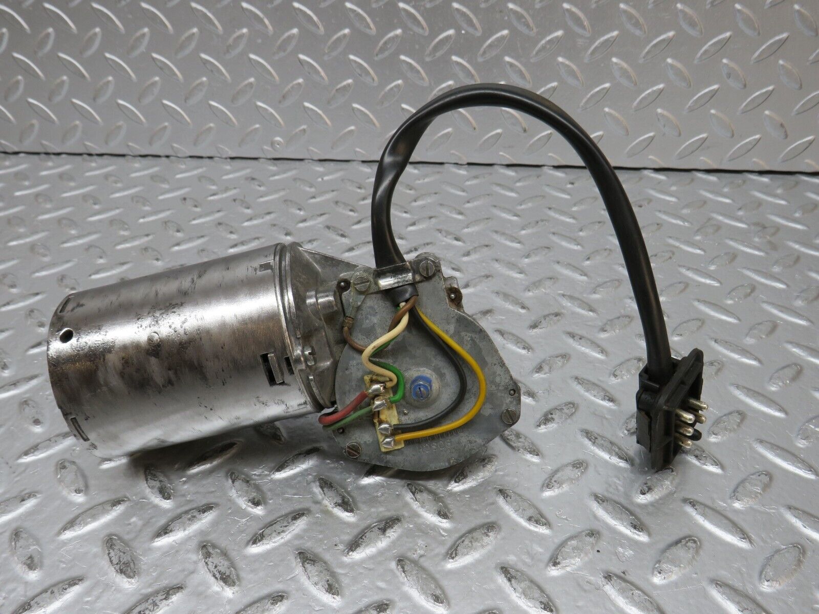 32135 Mercedes-Benz W123 230E Wiper Motor Bosch
