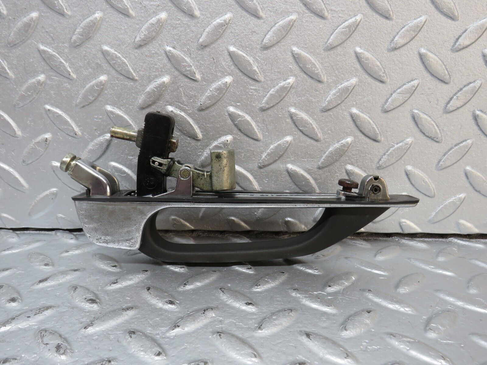 40617 Mercedes-Benz W123 300D Rear Right Exterior Door Handle 1237600359 1237660005
