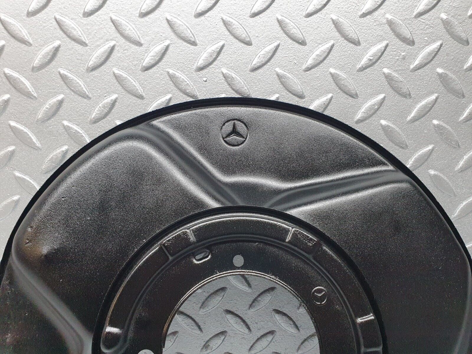 40717 Mercedes-Benz W123 300D Rear Left Brake Disc Protection Plate