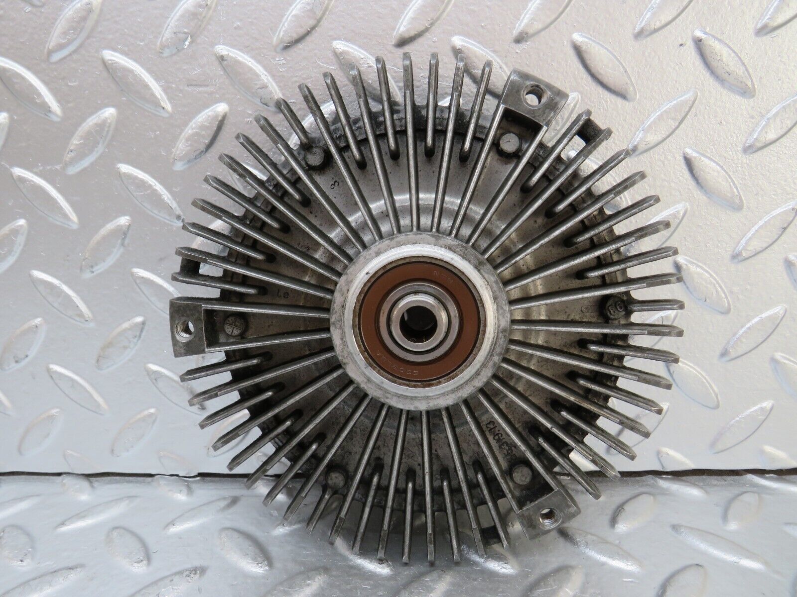 25831 Mercedes-Benz W124 280E Fan Clutch 1032000422