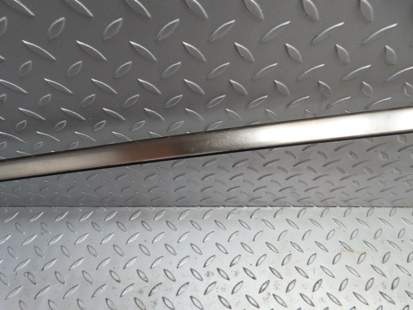 16508 Mercedes-Benz W124 260E Roof Chrome Right Side
