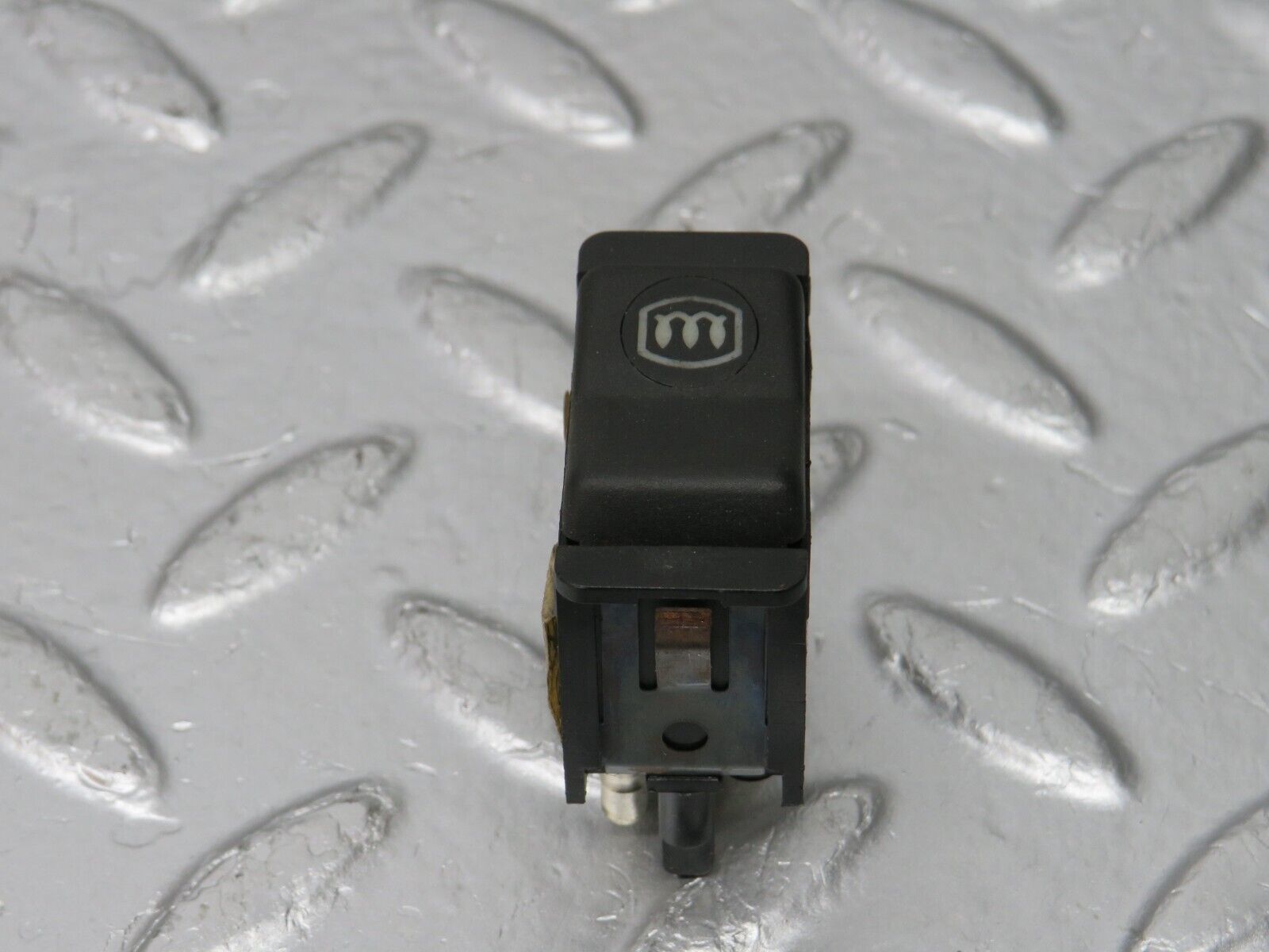 31096 Mercedes-Benz W123 200D  Rear Heated Window Switch 0008206110