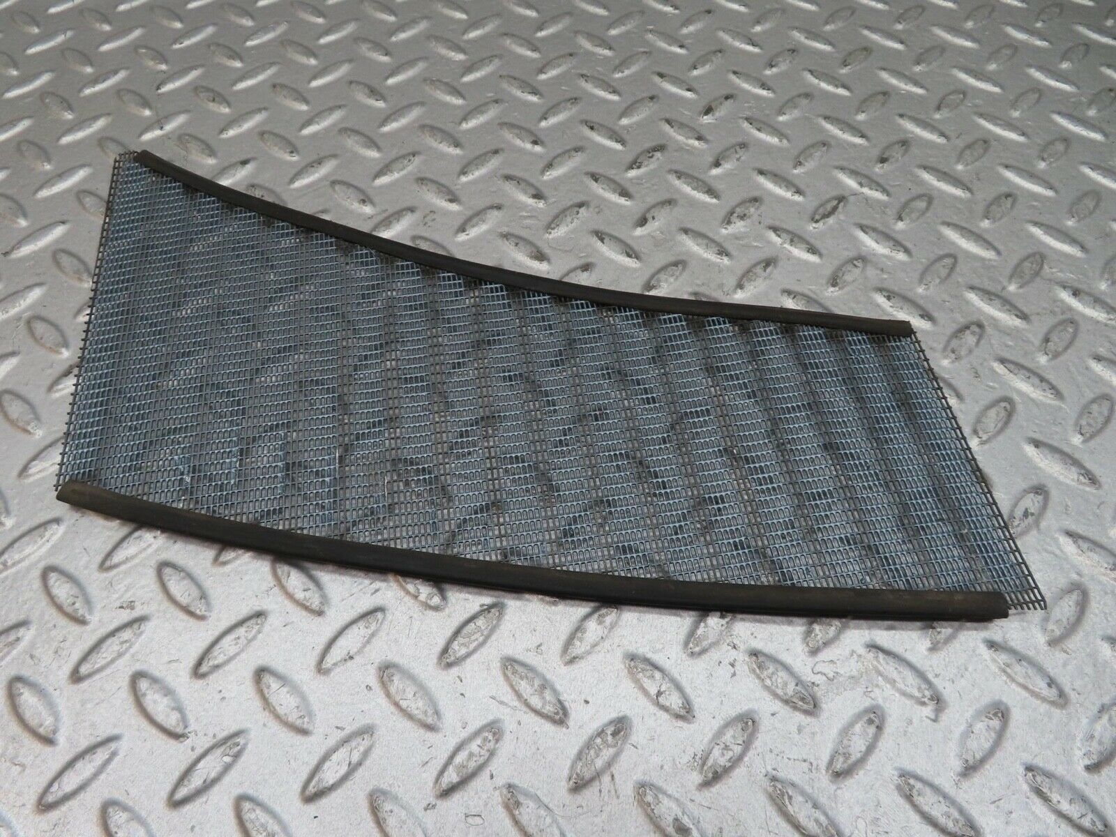 13919 Mercedes-Benz C107 280SLC Air Intake Grill Right Side