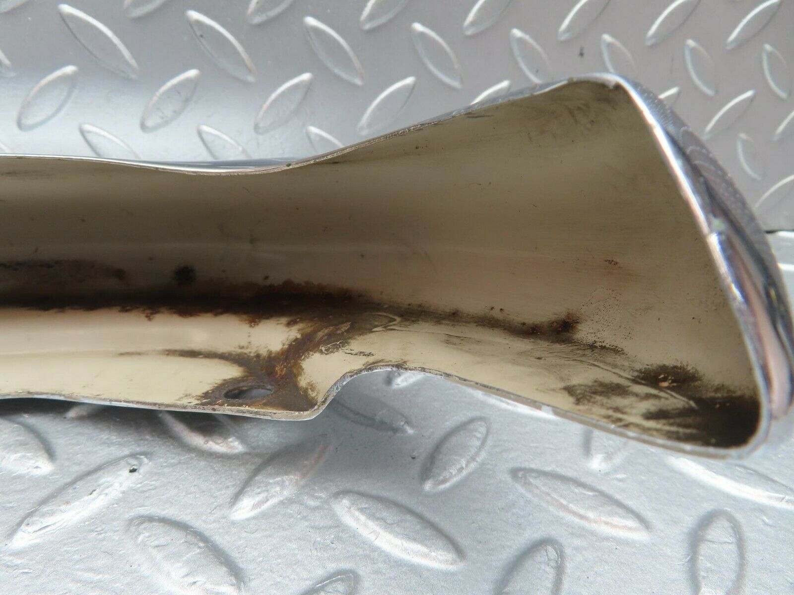 10626 Mercedes-Benz W108 Rear Left Upper Bumper Corner