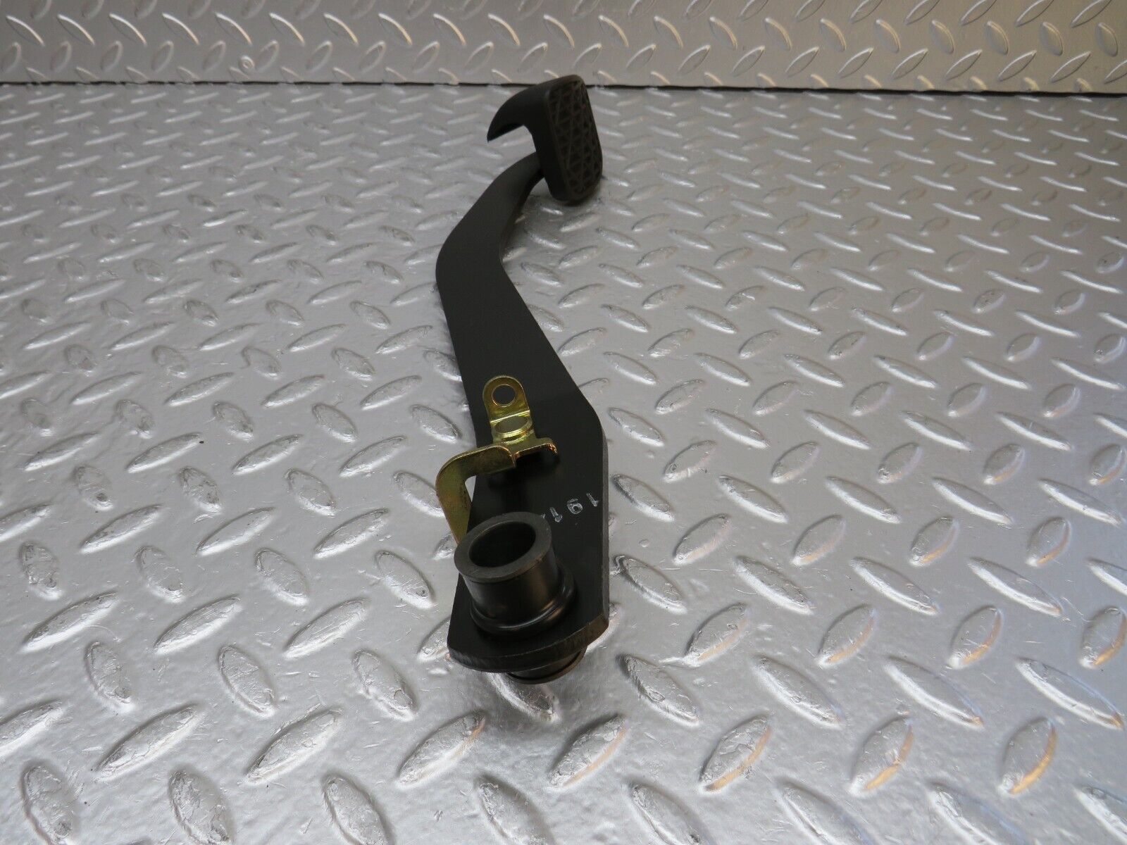 30635 Mercedes-Benz W201 190E 2.0L Brake Pedal With Rubber 2012920082