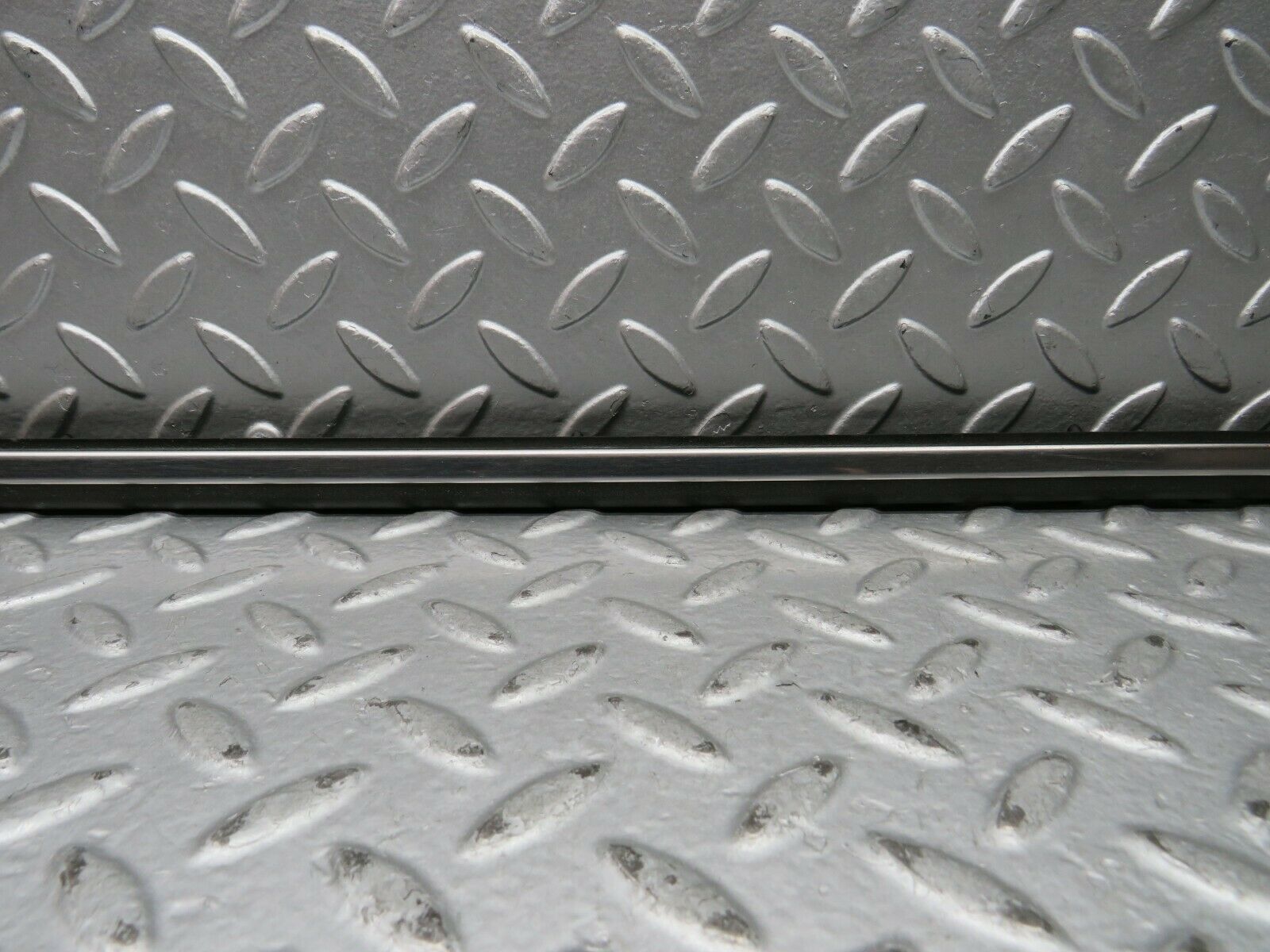 22022 Mercedes-Benz S123 280TE Rear Right Door Centre Moulding Trim