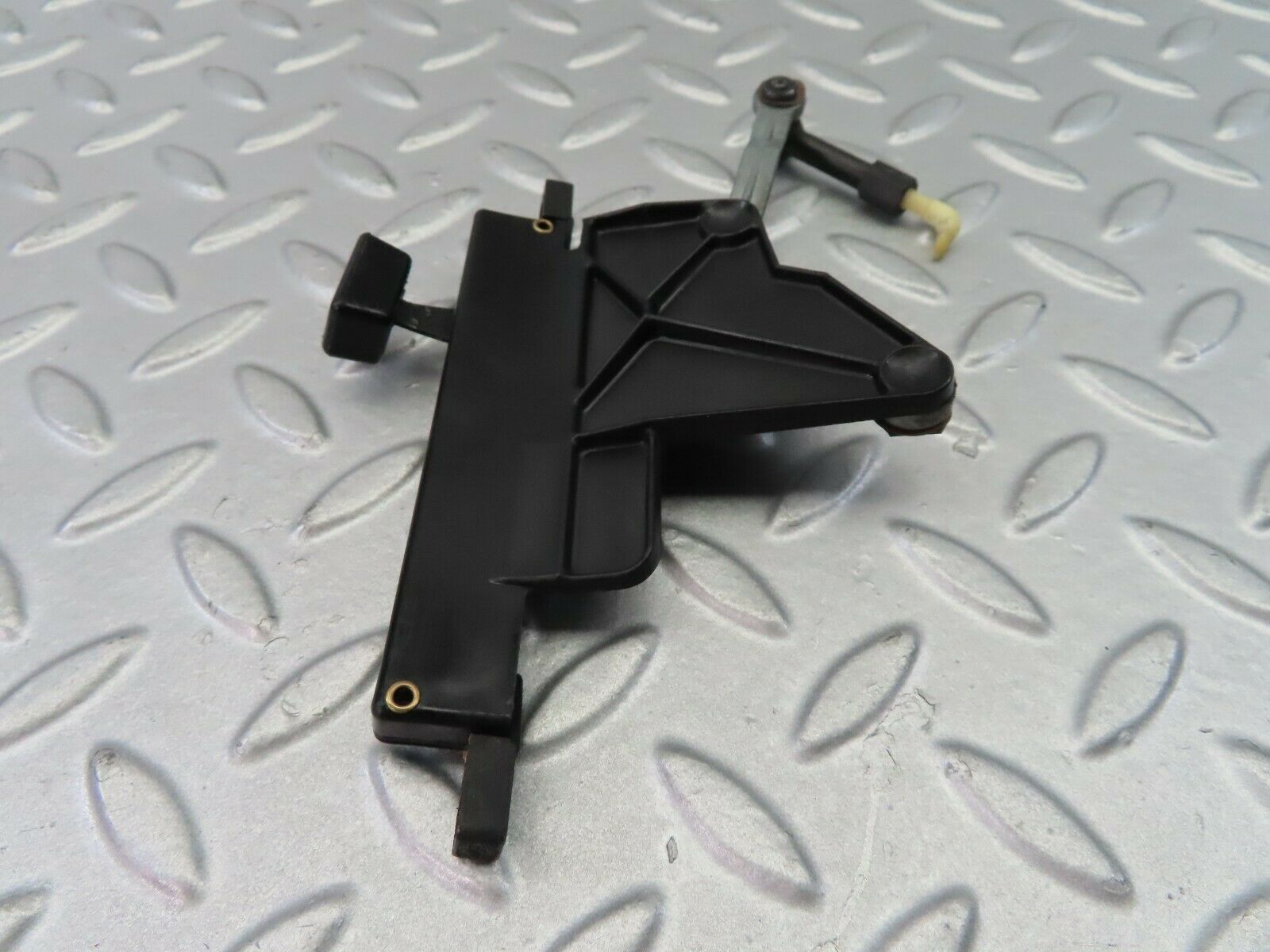 7469 Mercedes-Benz W116 450SE. Heater Control Lever Mechanism