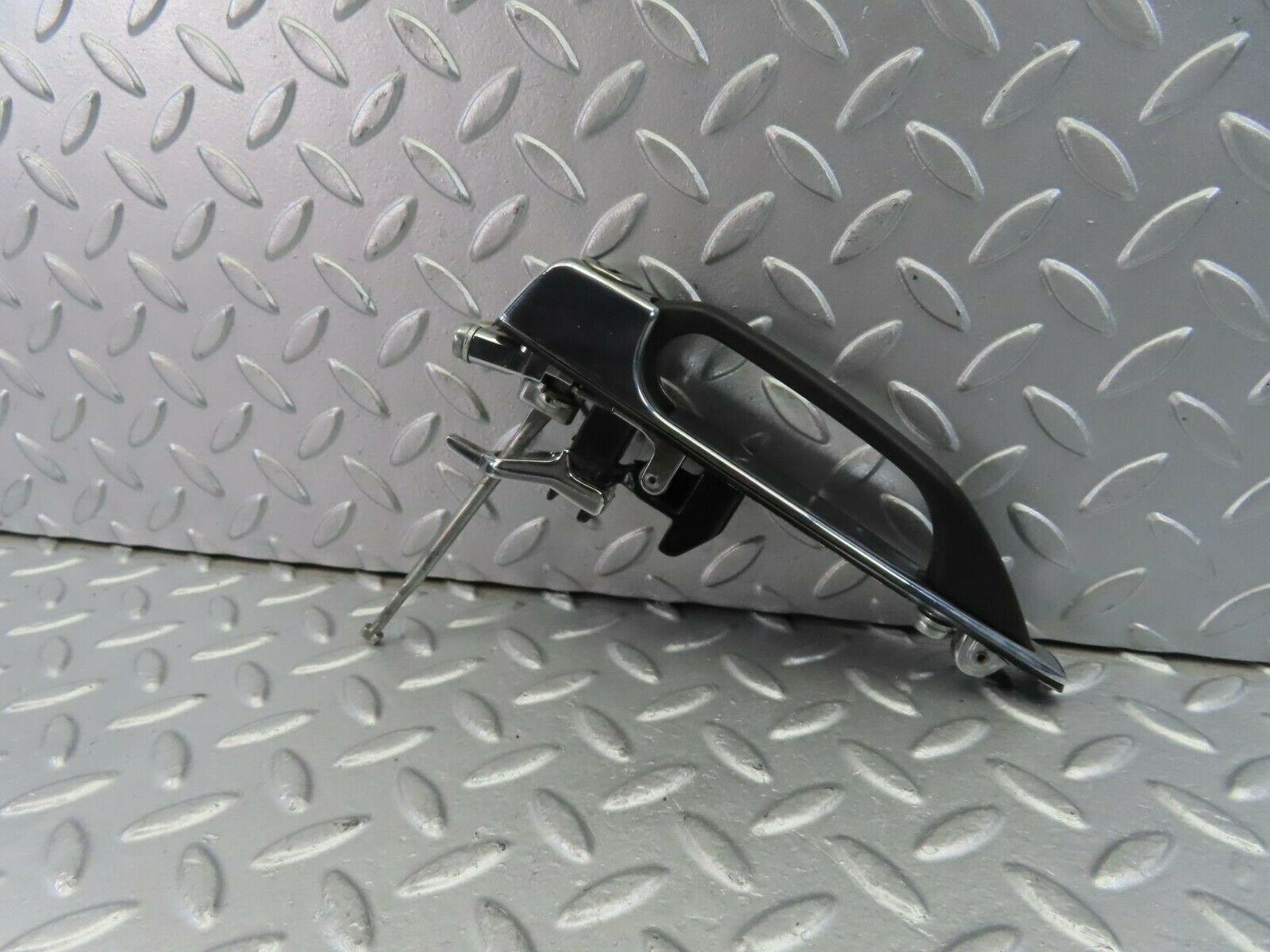 10824 Mercedes-Benz W123 230E Exterior Chrome Door Handle Front Left No Key