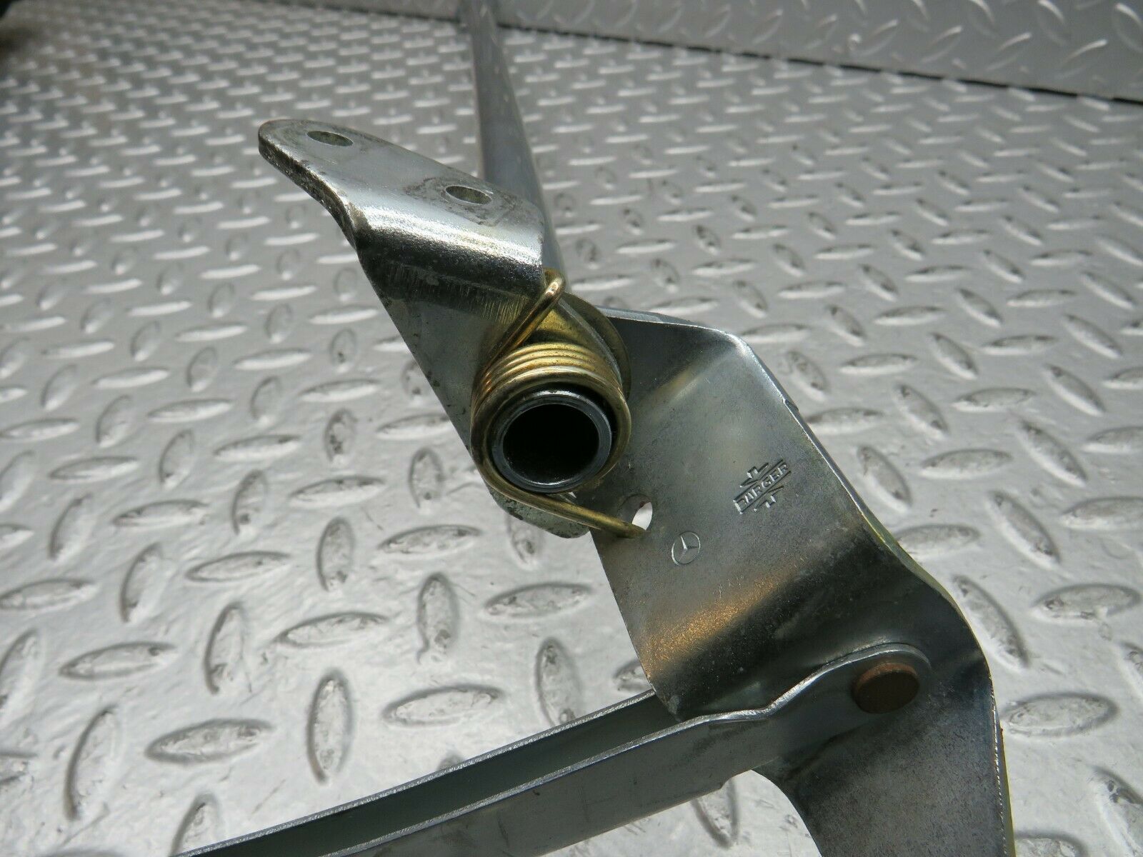 22028 Mercedes-Benz S123 280TE Rear Seat Backrest Locking Mechanism Left Side