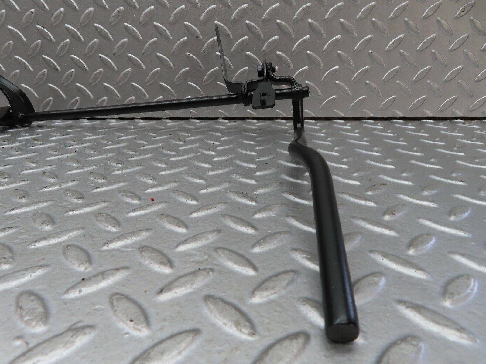 19226 Mercedes-Benz W123 300D Accelerator Pedal Linkage LHD