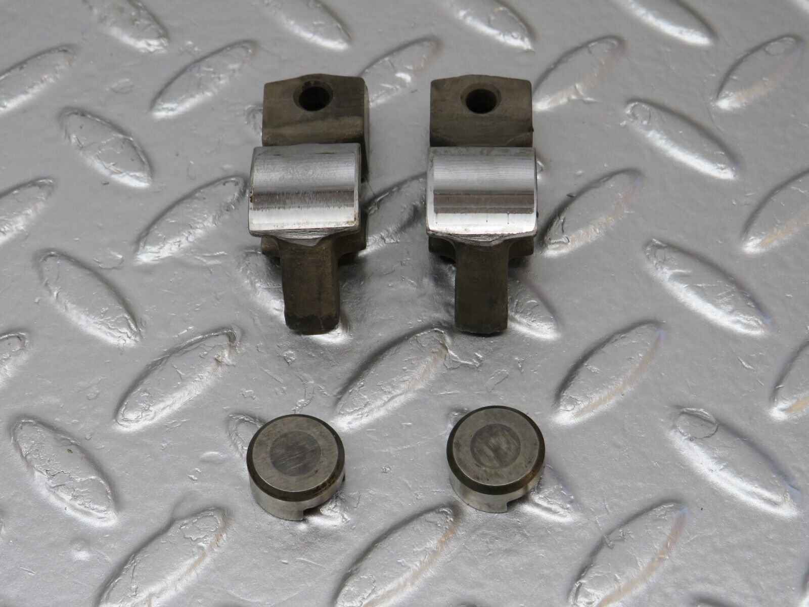 40048 Mercedes-Benz R107 350SL Rocker Arm With Valve Tappet